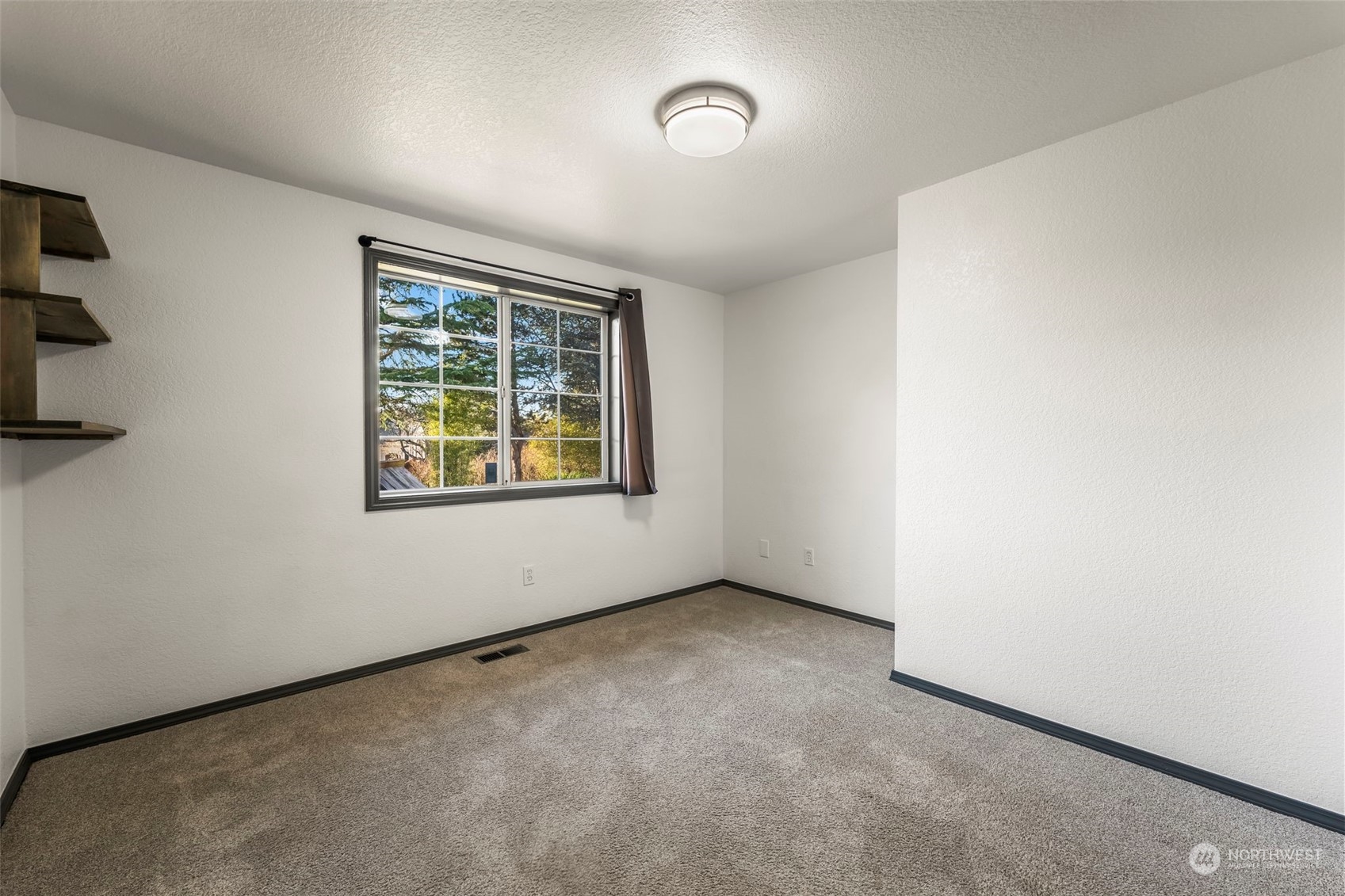 4002 Hollywood Drive NE