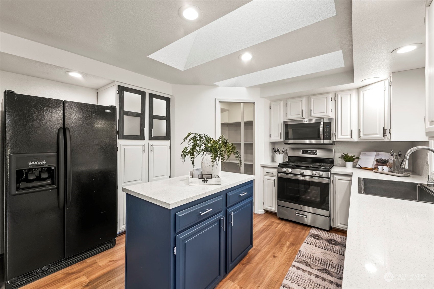 4002 Hollywood Drive NE