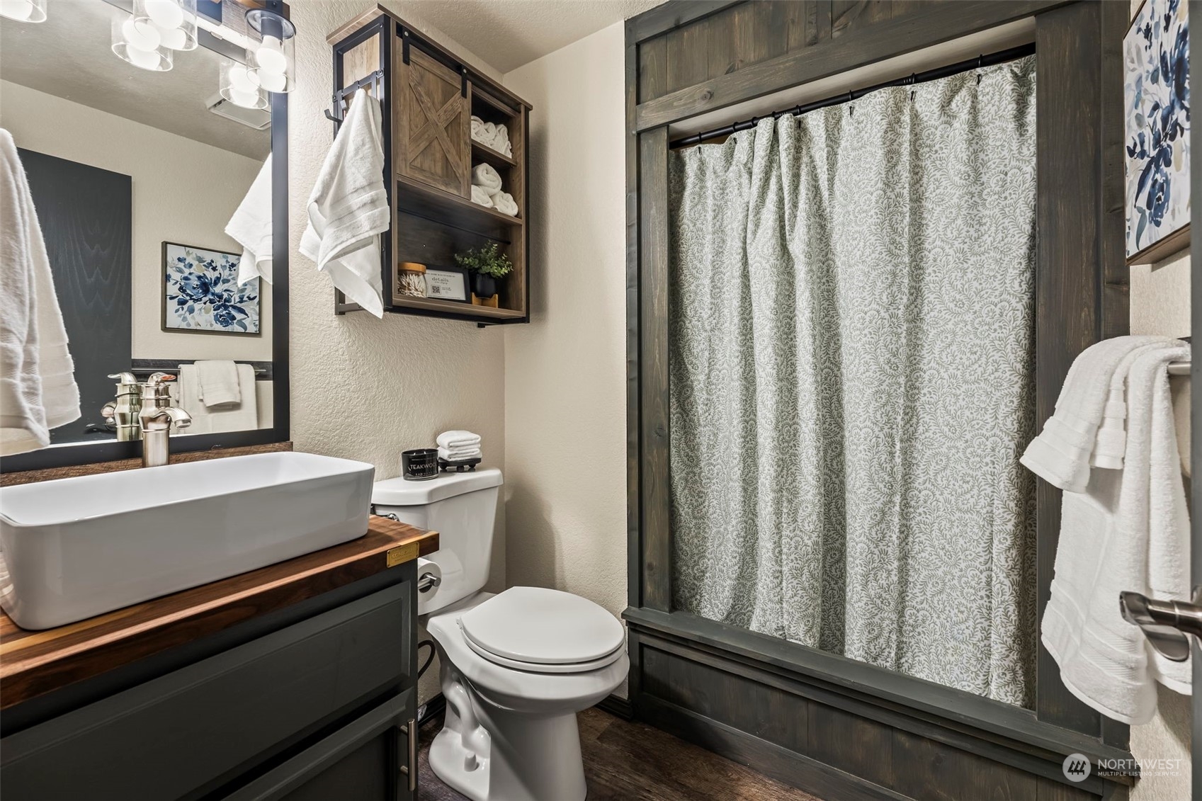 4002 Hollywood Drive NE