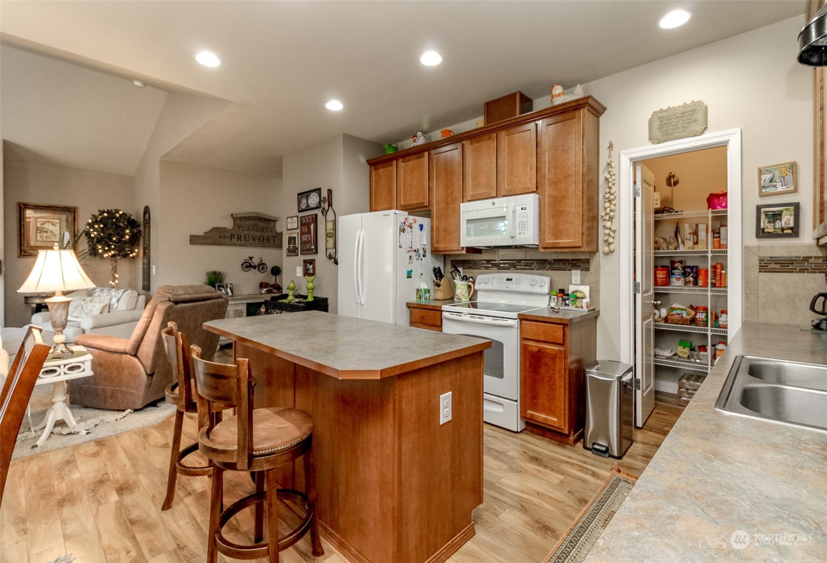 502 Grass Lake Street NW