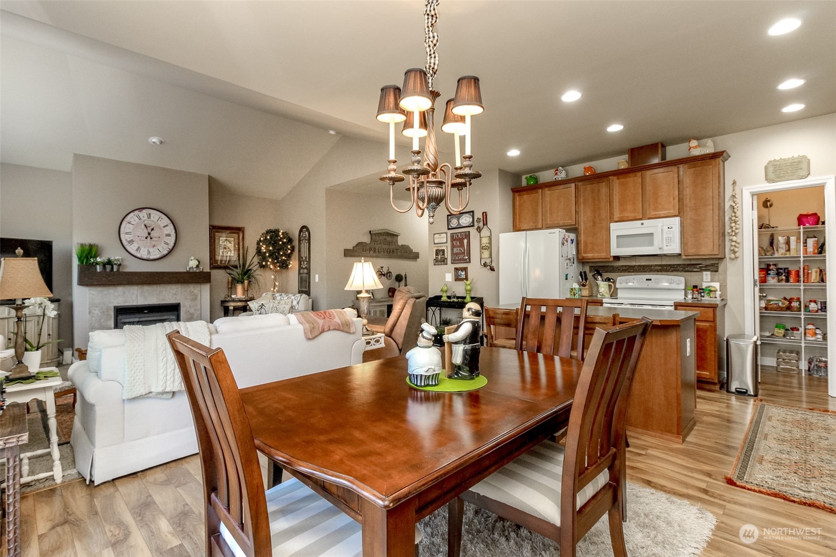 502 Grass Lake Street NW