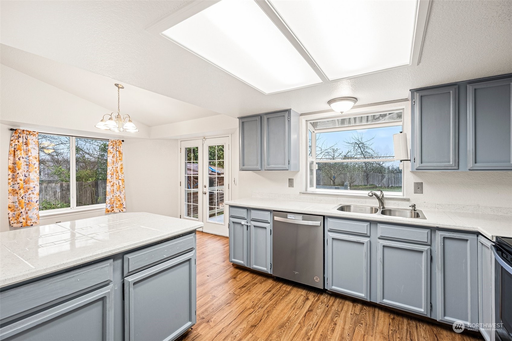 1117 Pinedrop Loop SE