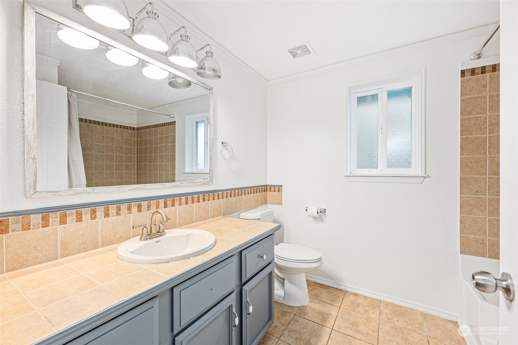 1117 Pinedrop Loop SE