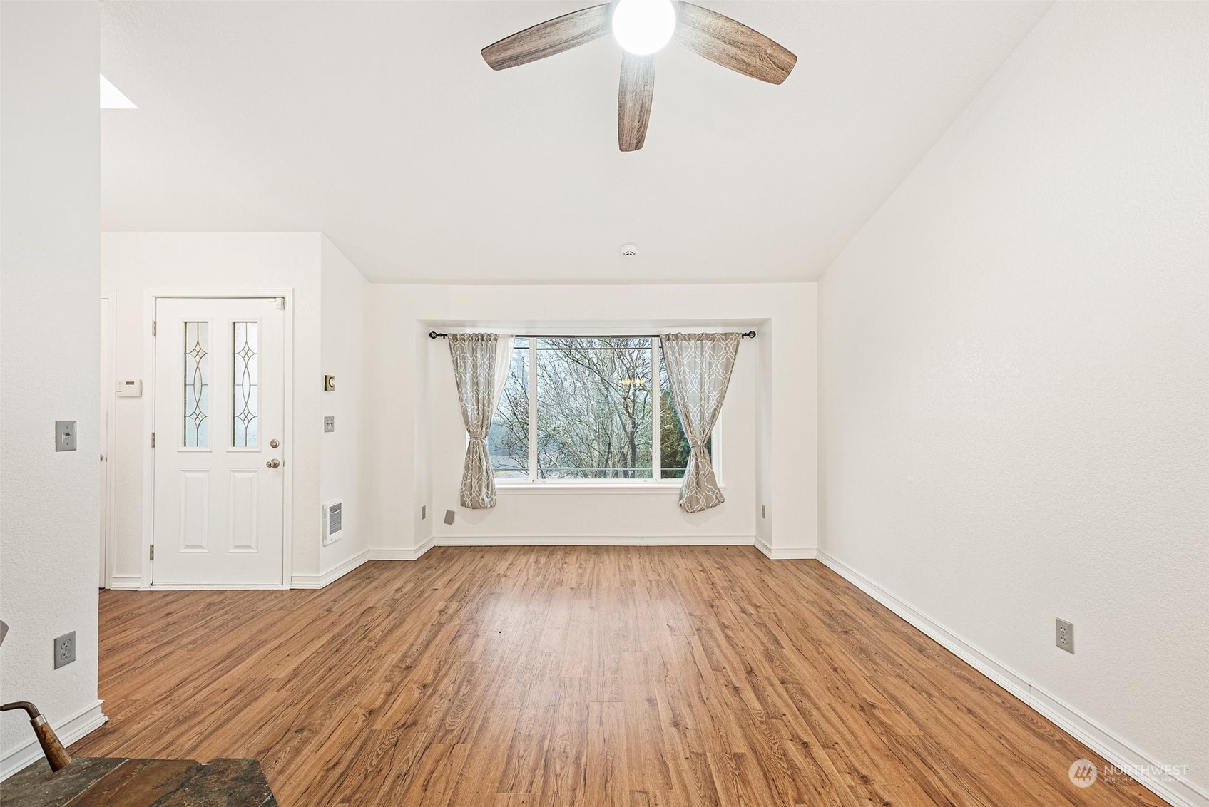 1117 Pinedrop Loop SE