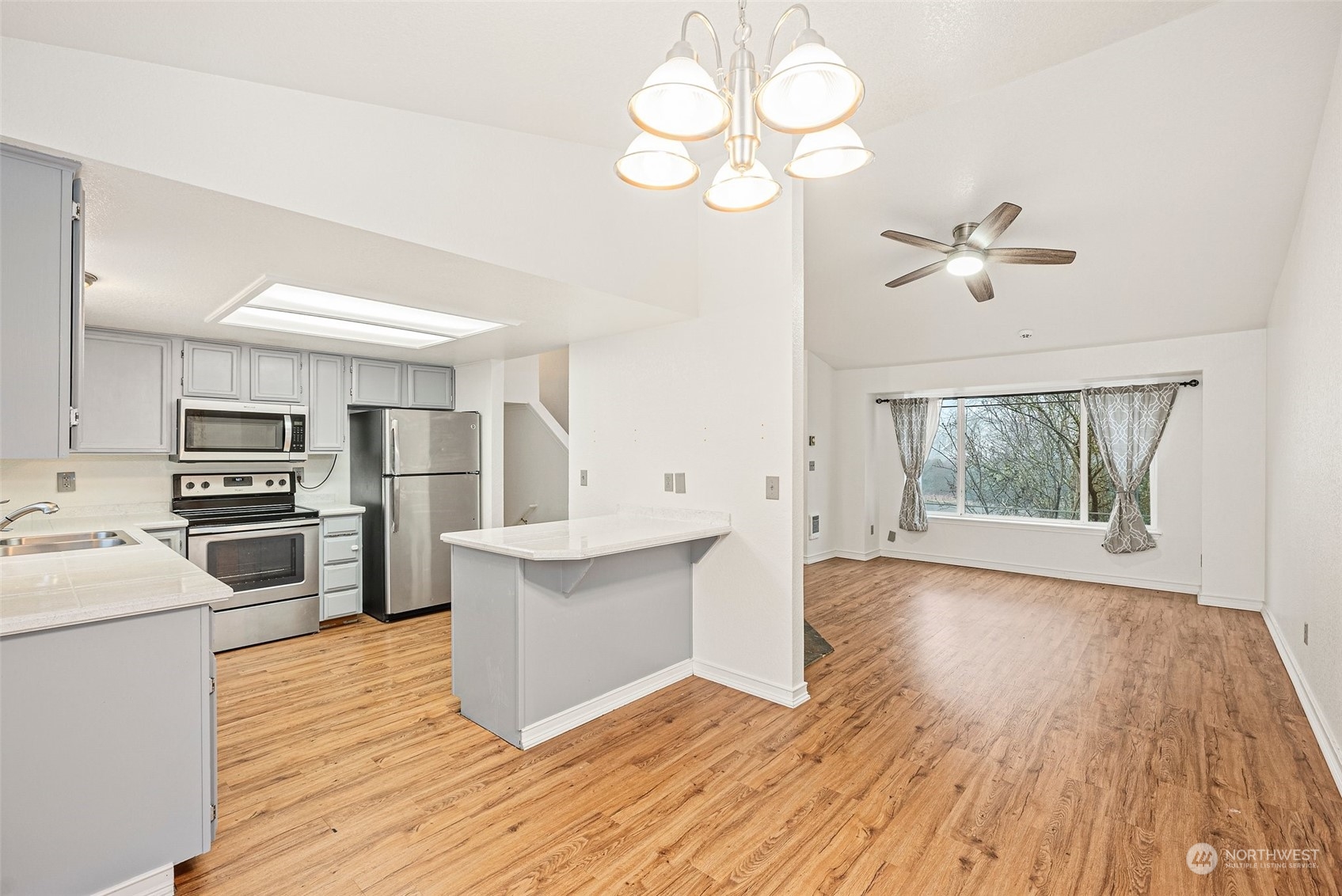 1117 Pinedrop Loop SE