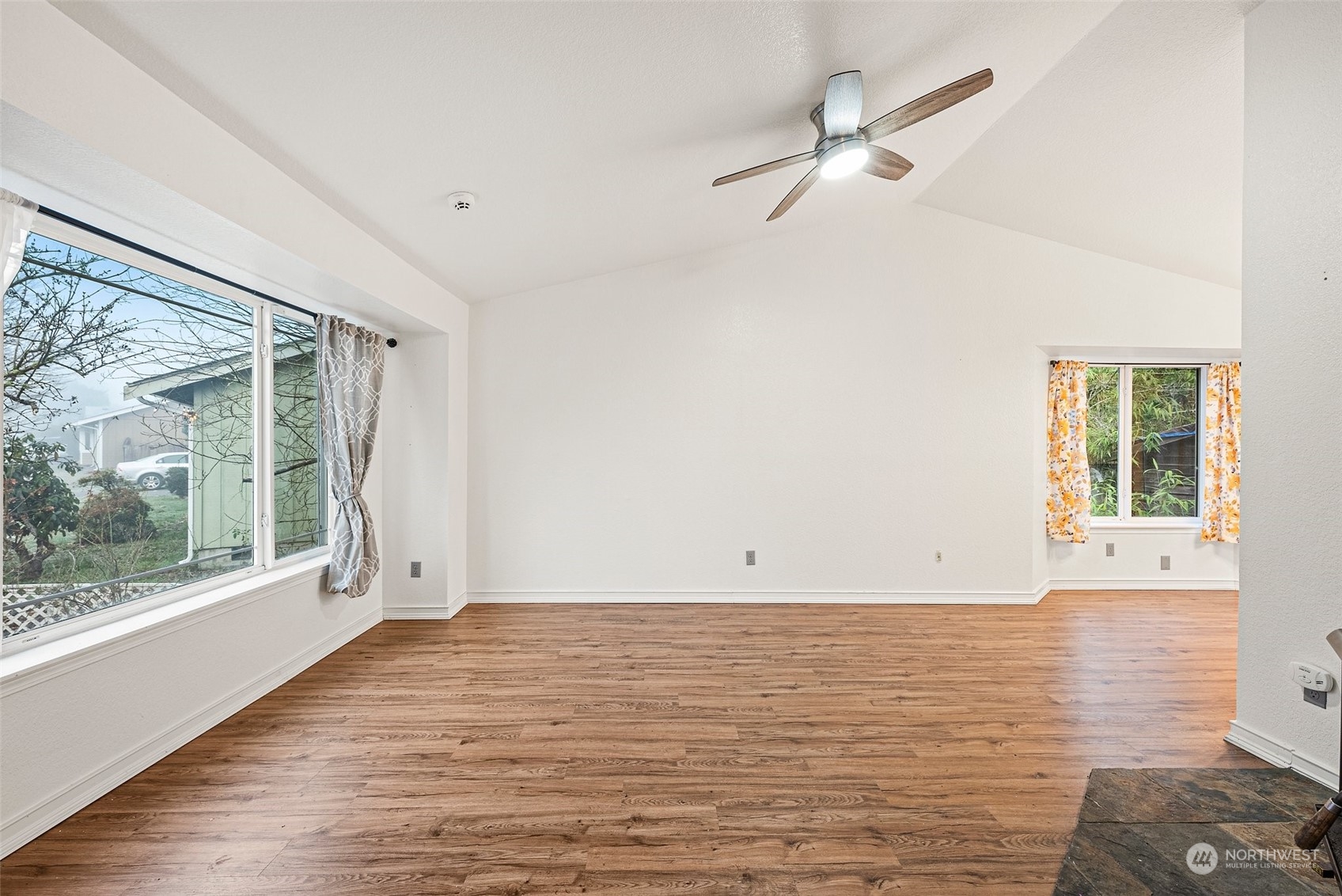 1117 Pinedrop Loop SE