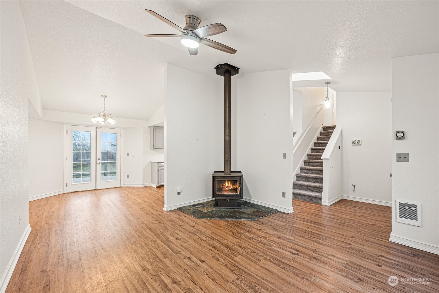 1117 Pinedrop Loop SE