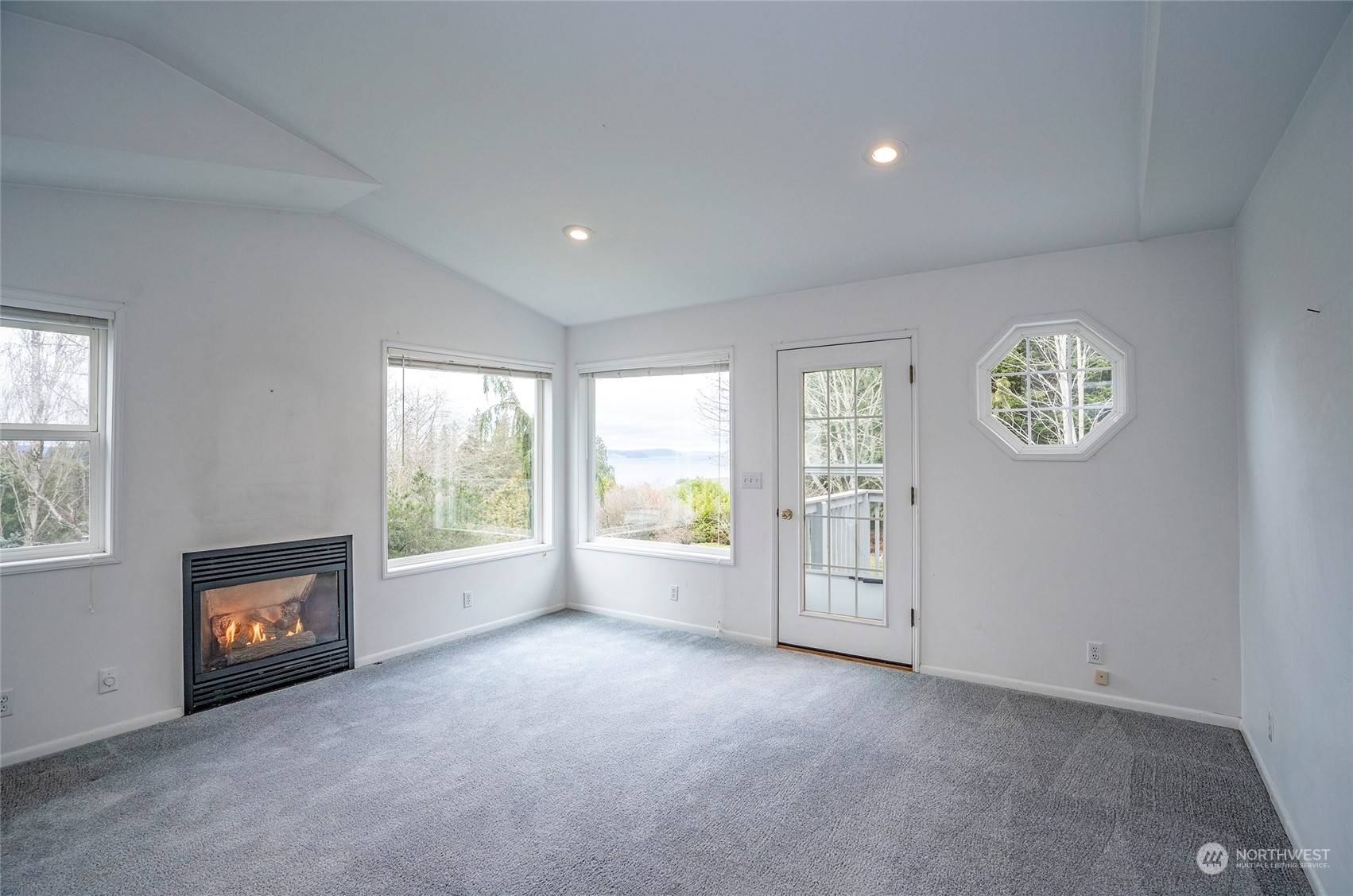 4633 Glenwood Avenue