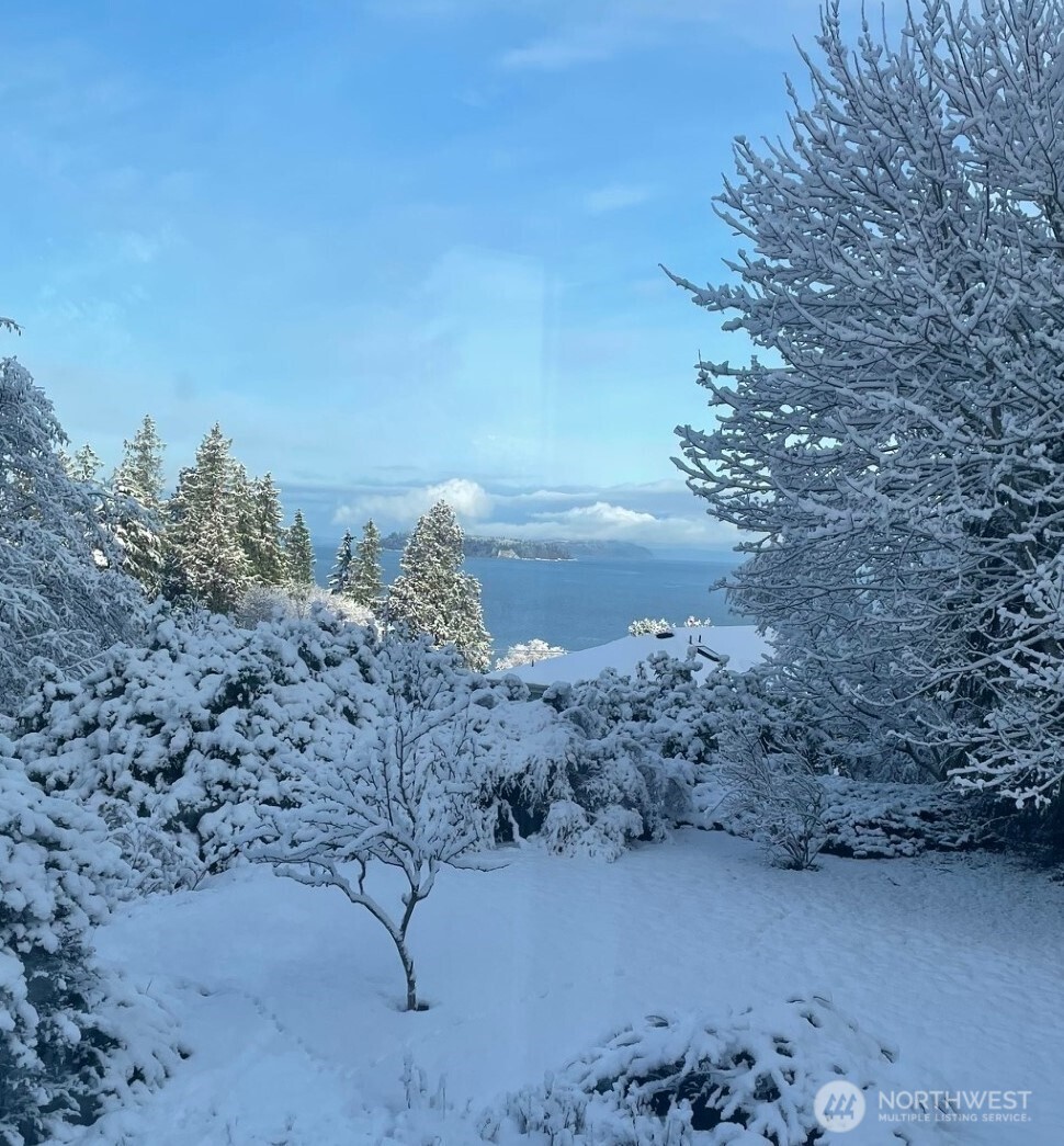 4633 Glenwood Avenue