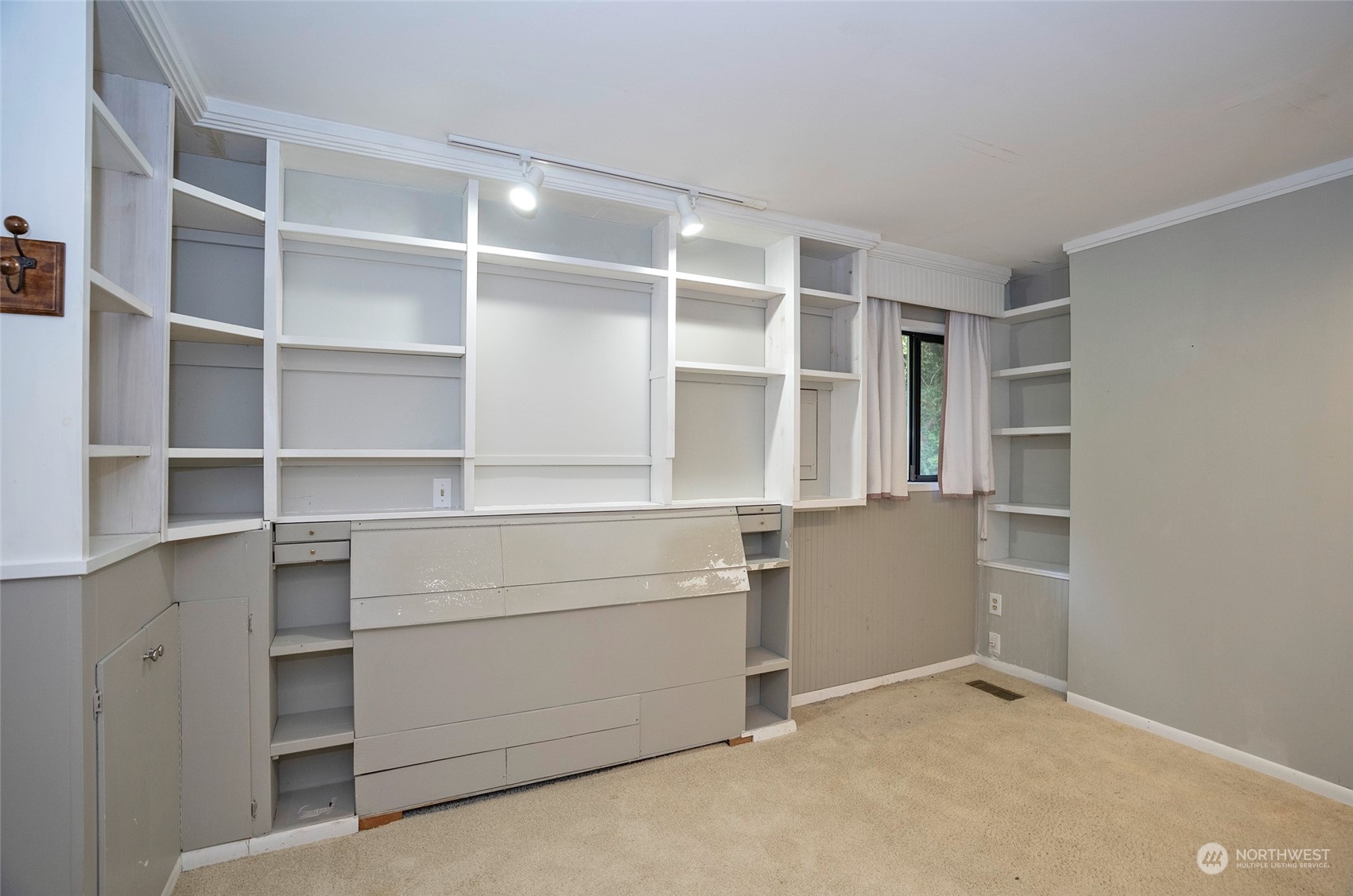 4633 Glenwood Avenue