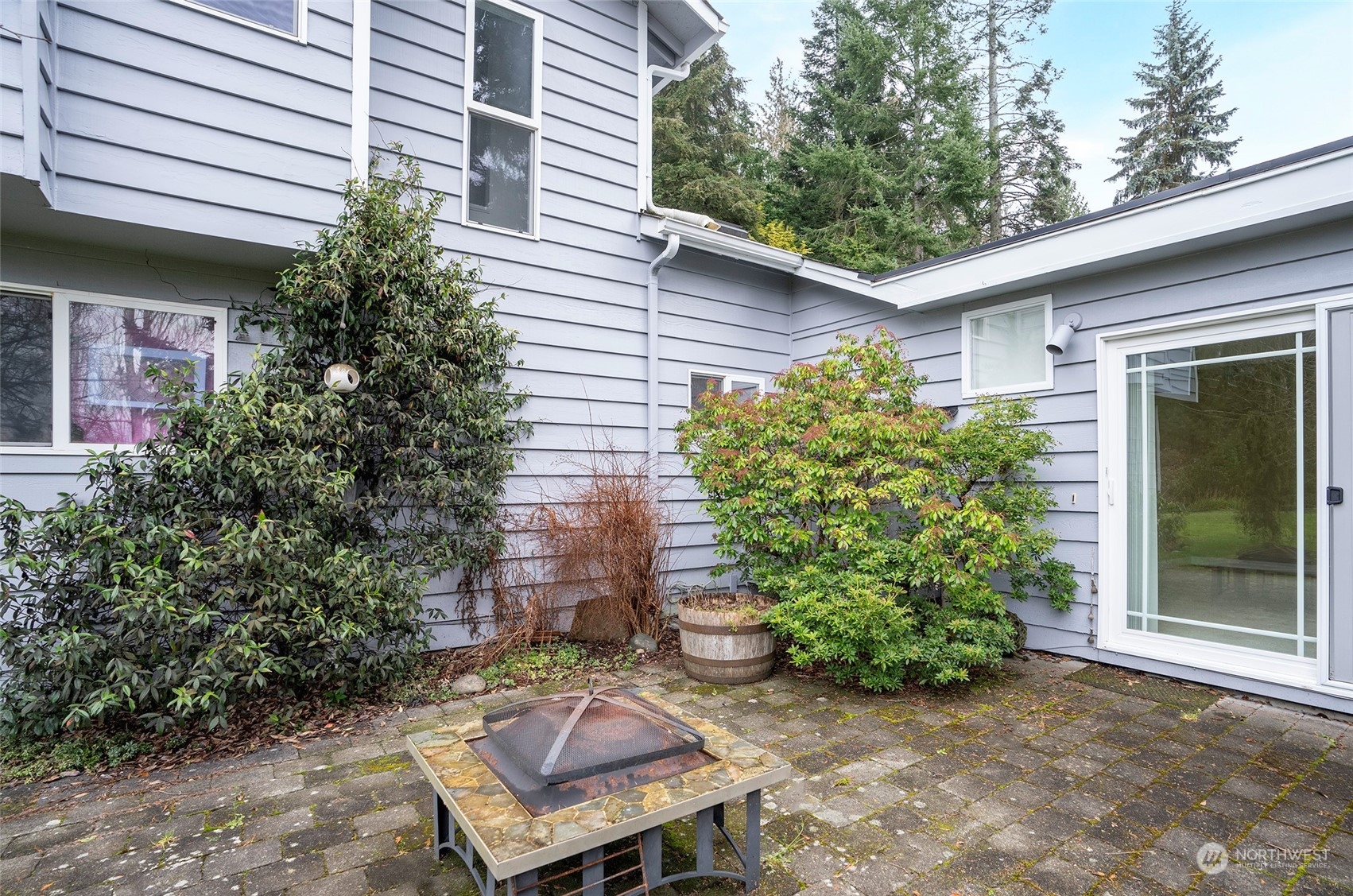 4633 Glenwood Avenue