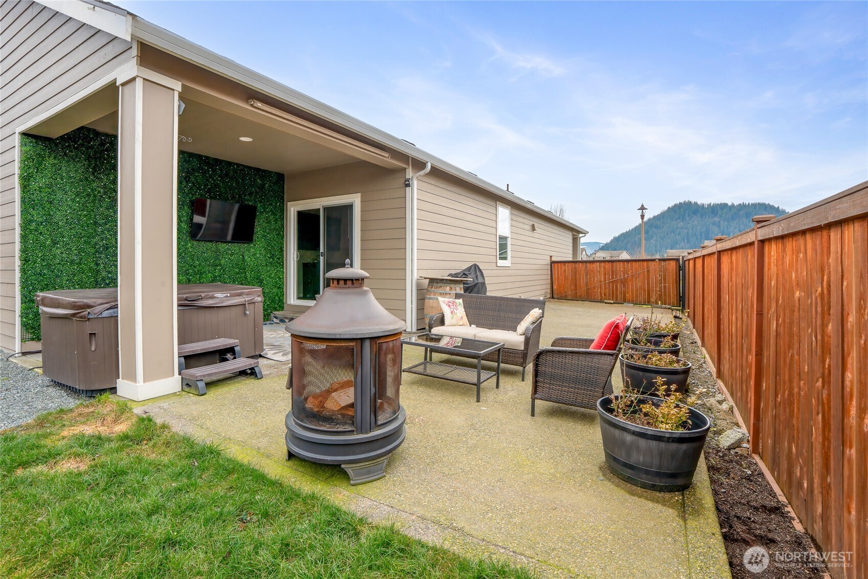 601 Petersen Drive E