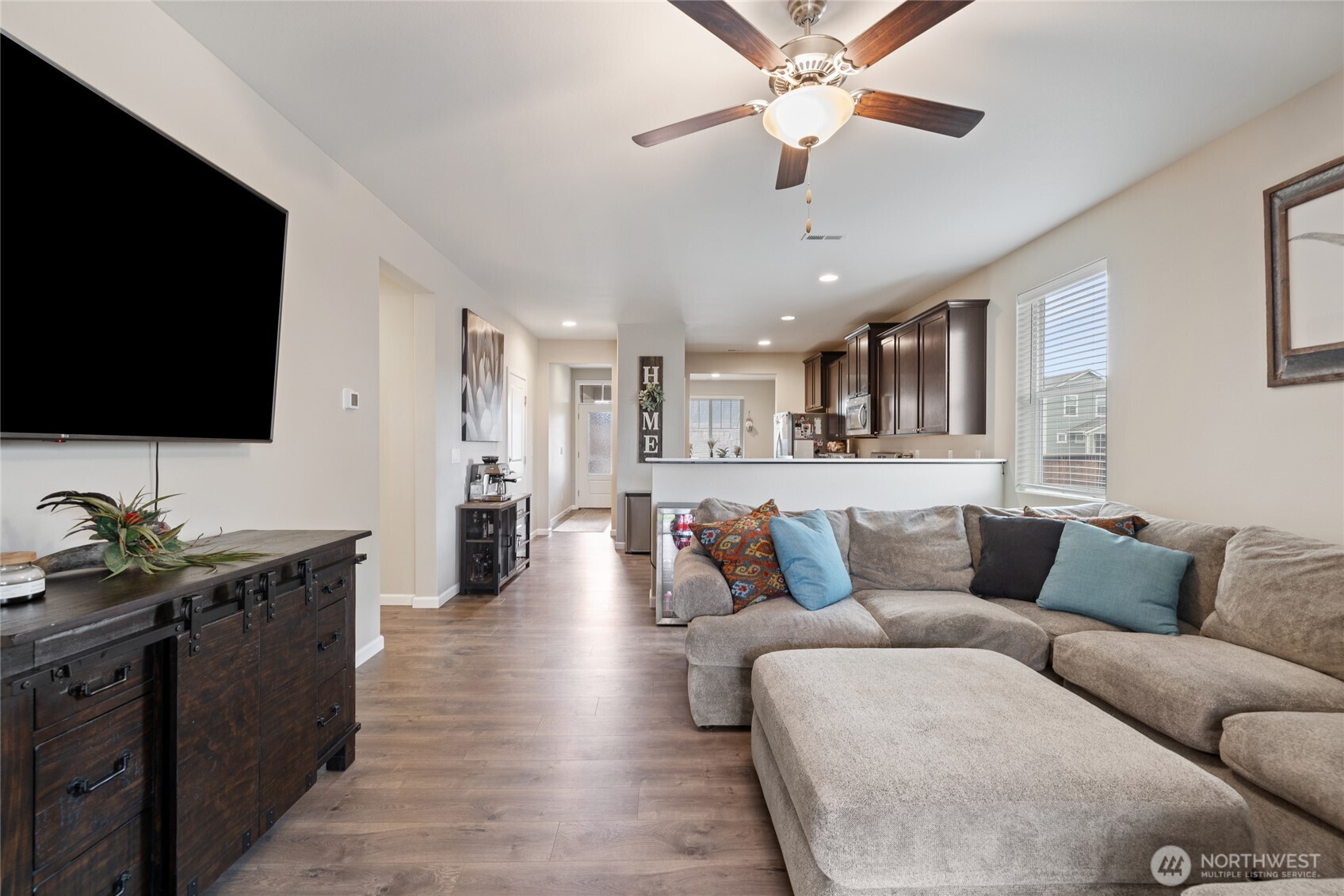 601 Petersen Drive E