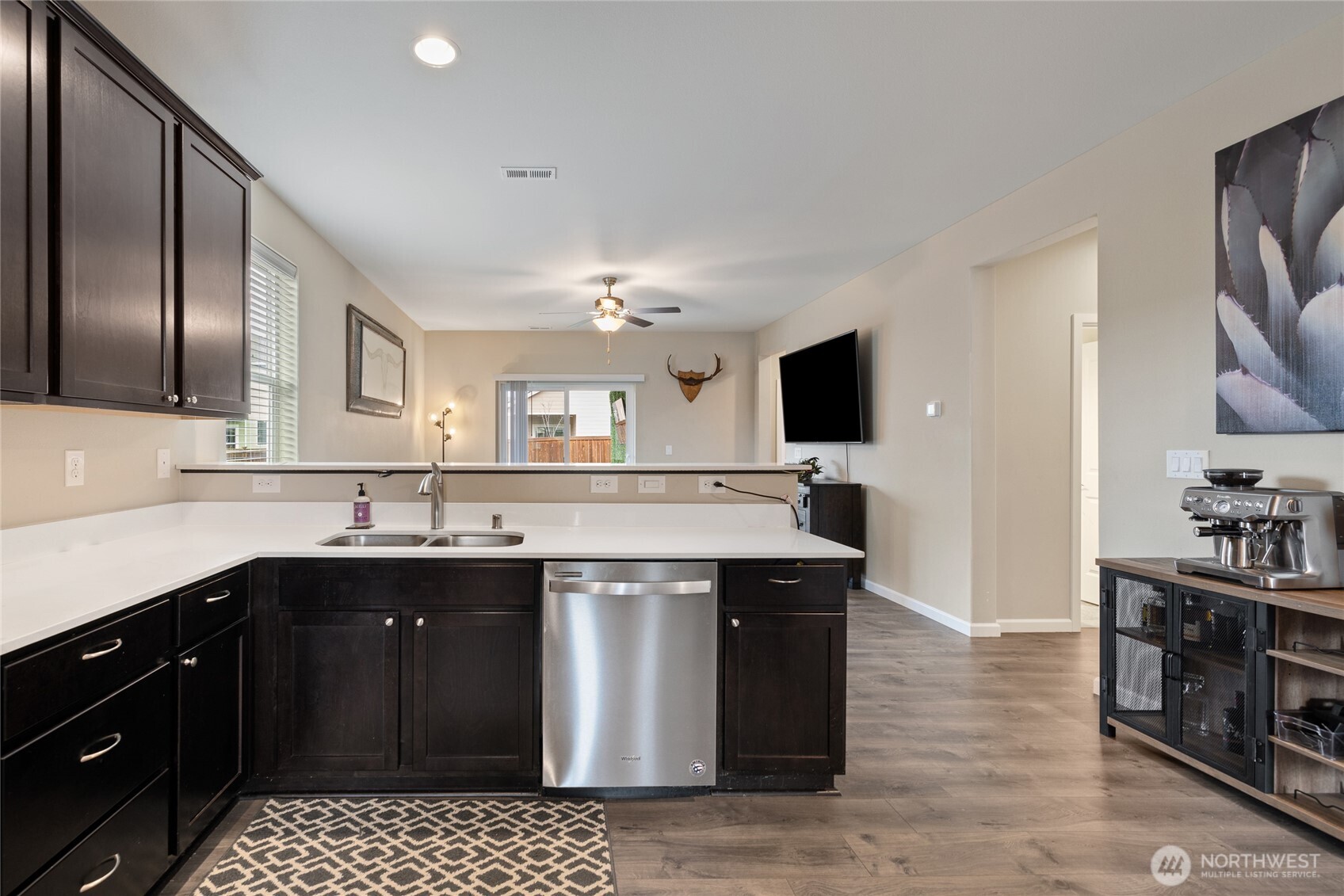 601 Petersen Drive E