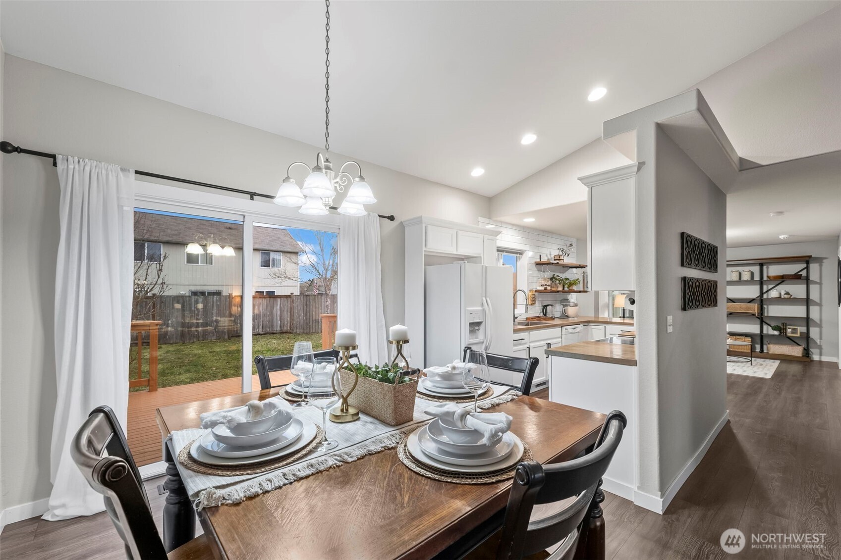 9844 Greenleaf Loop SE