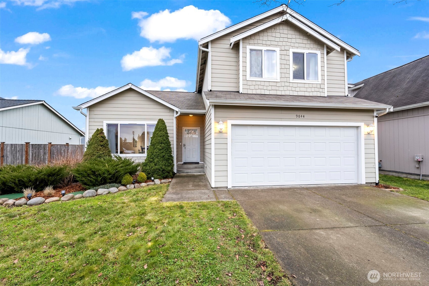 9844 Greenleaf Loop SE