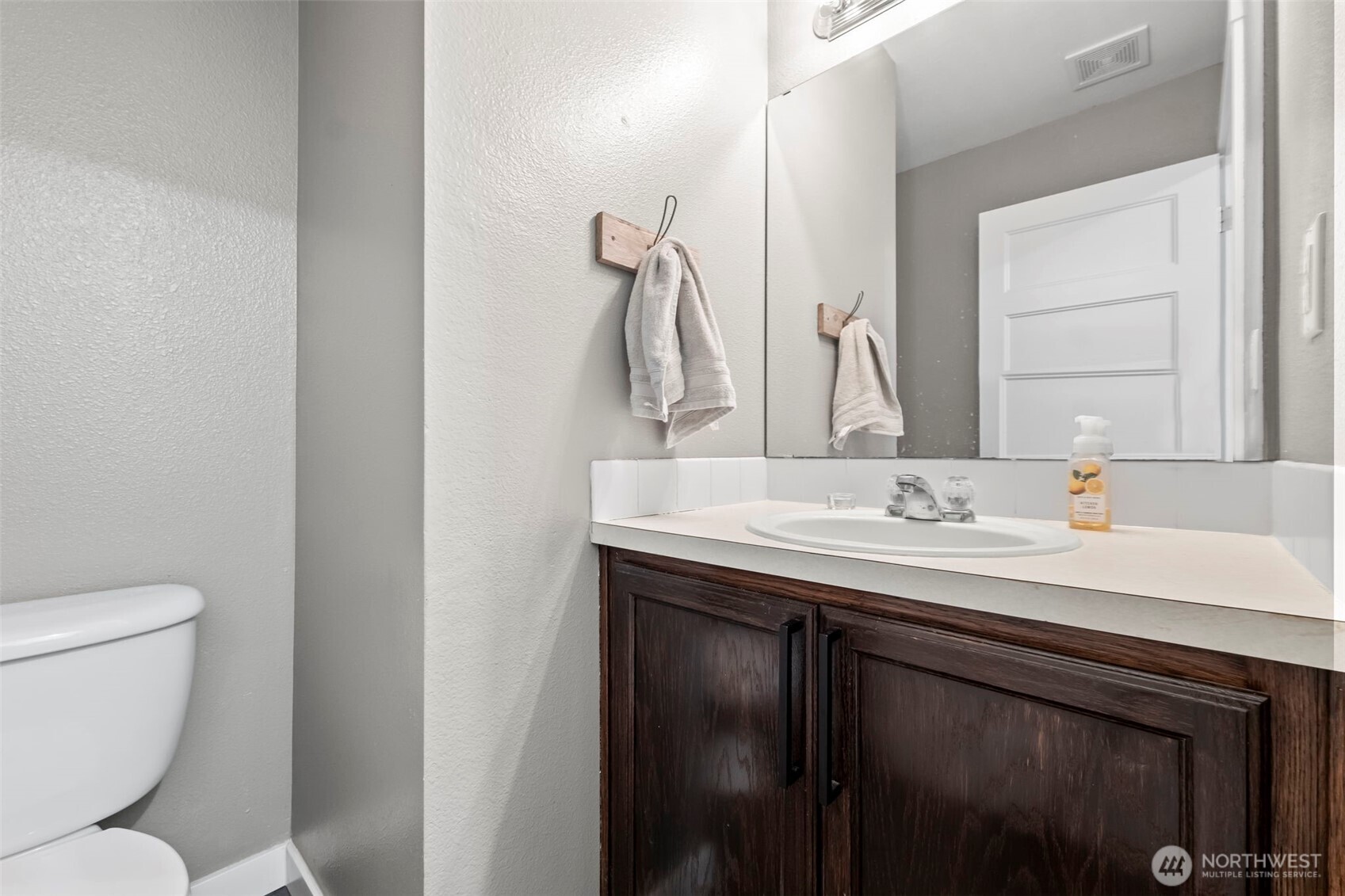 9844 Greenleaf Loop SE