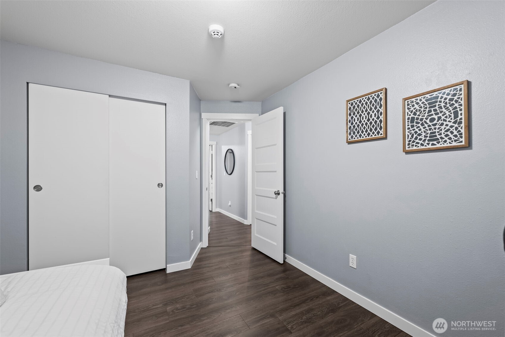 9844 Greenleaf Loop SE