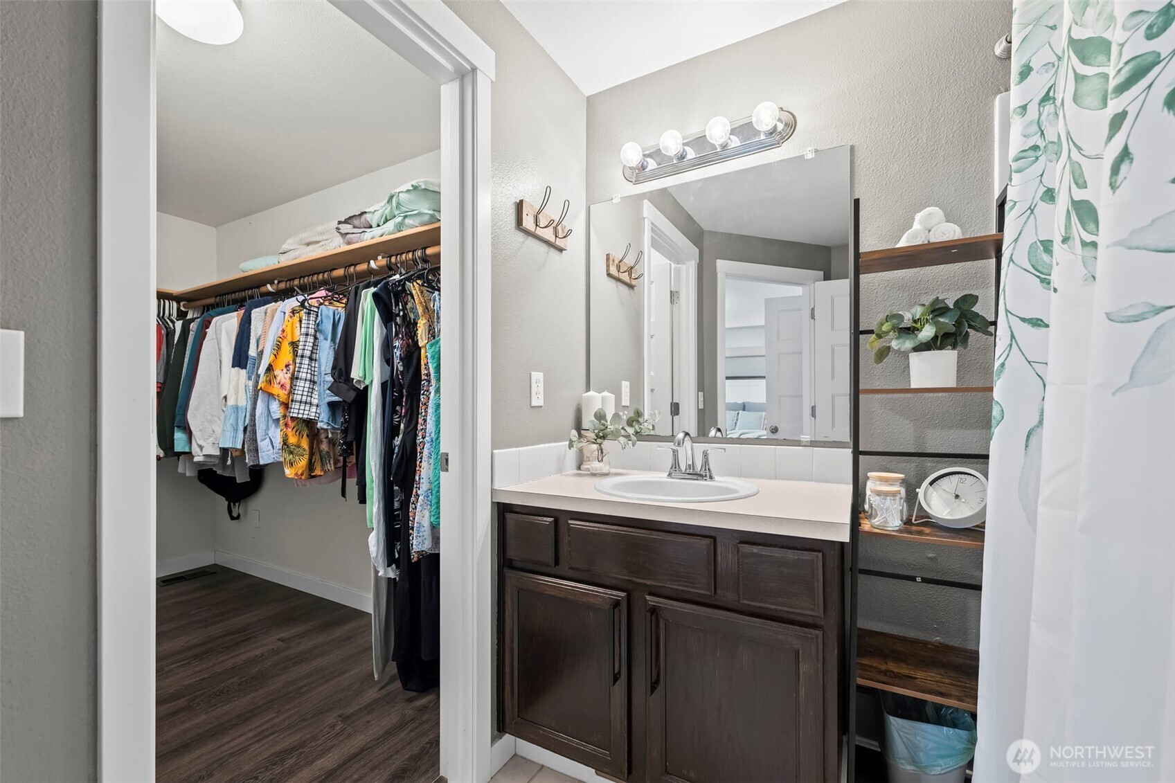 9844 Greenleaf Loop SE