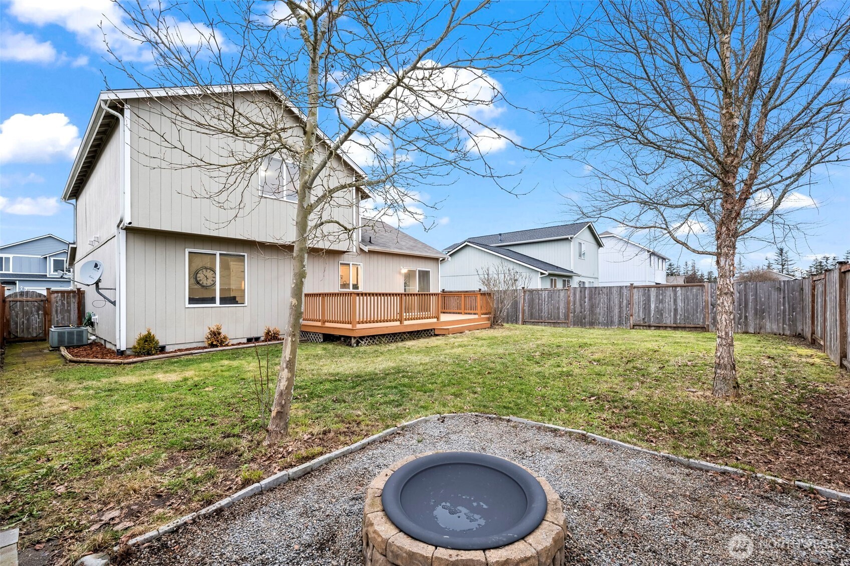 9844 Greenleaf Loop SE