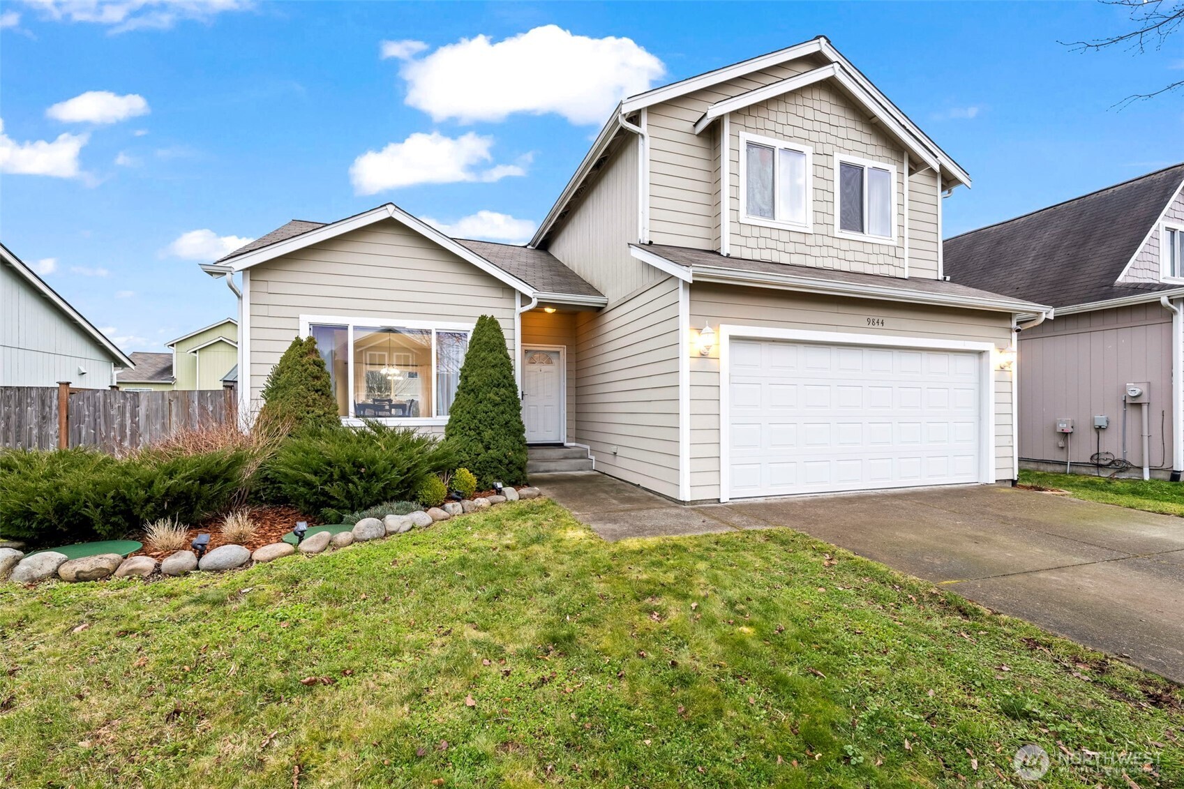 9844 Greenleaf Loop SE