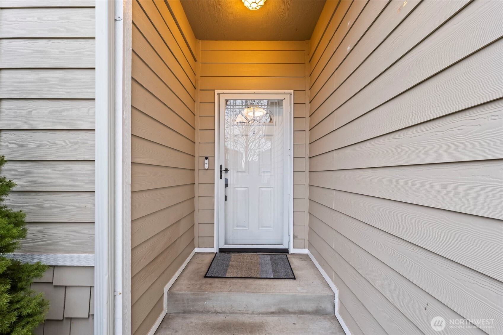 9844 Greenleaf Loop SE