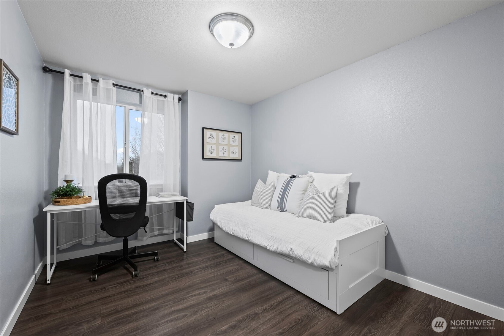 9844 Greenleaf Loop SE