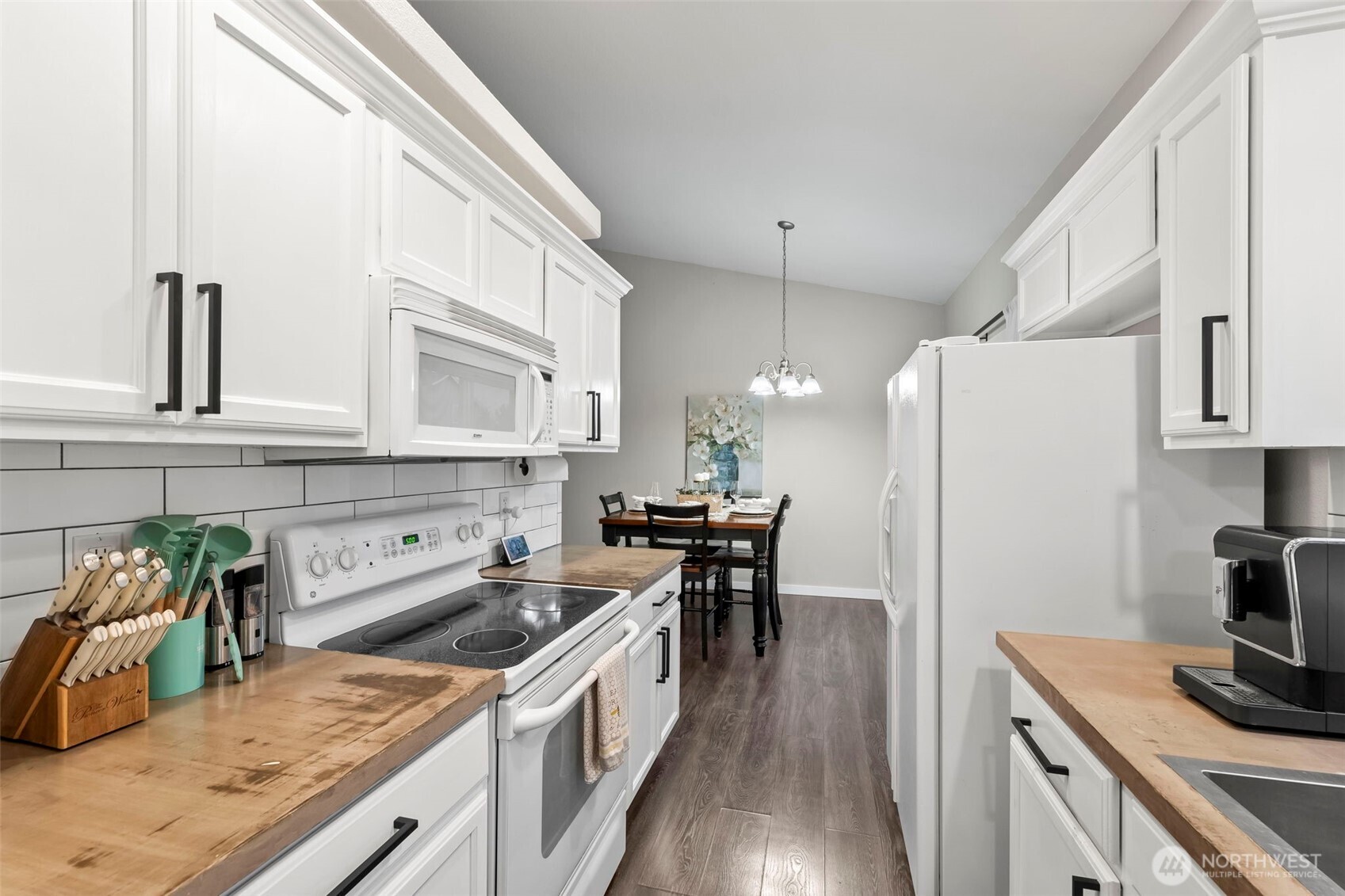 9844 Greenleaf Loop SE