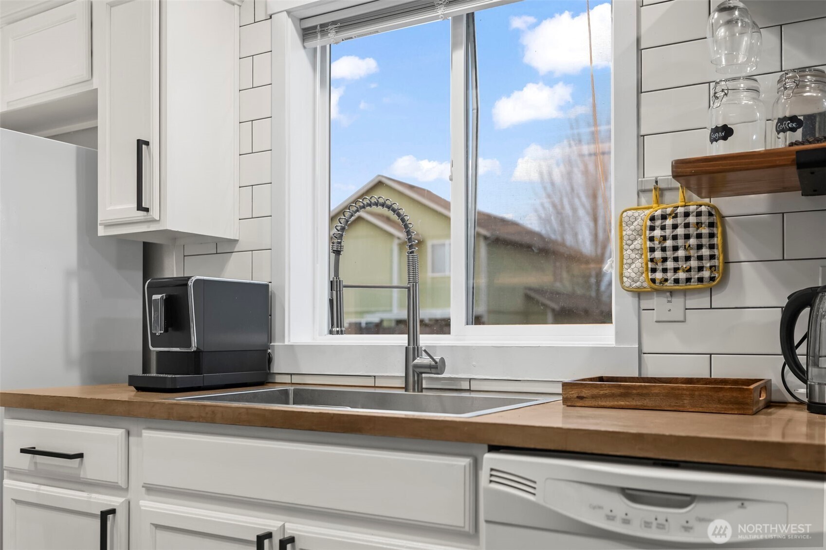 9844 Greenleaf Loop SE