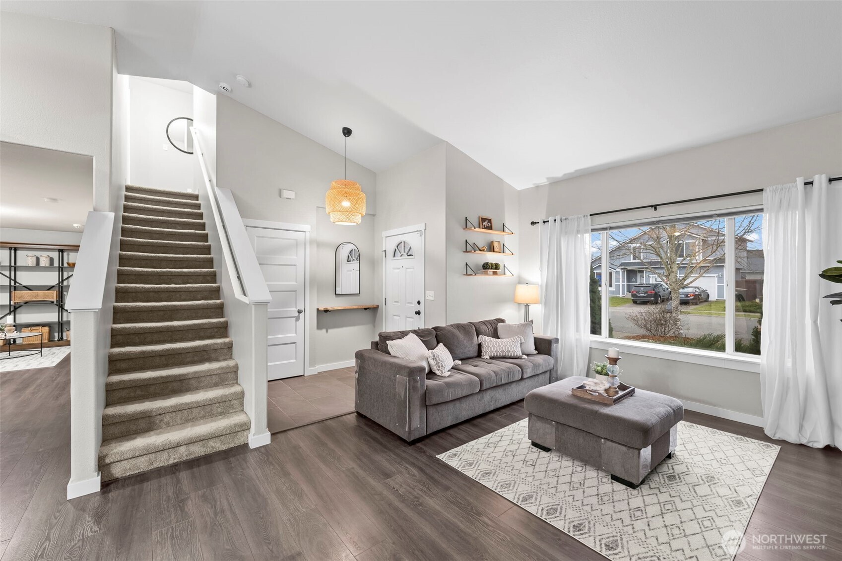 9844 Greenleaf Loop SE