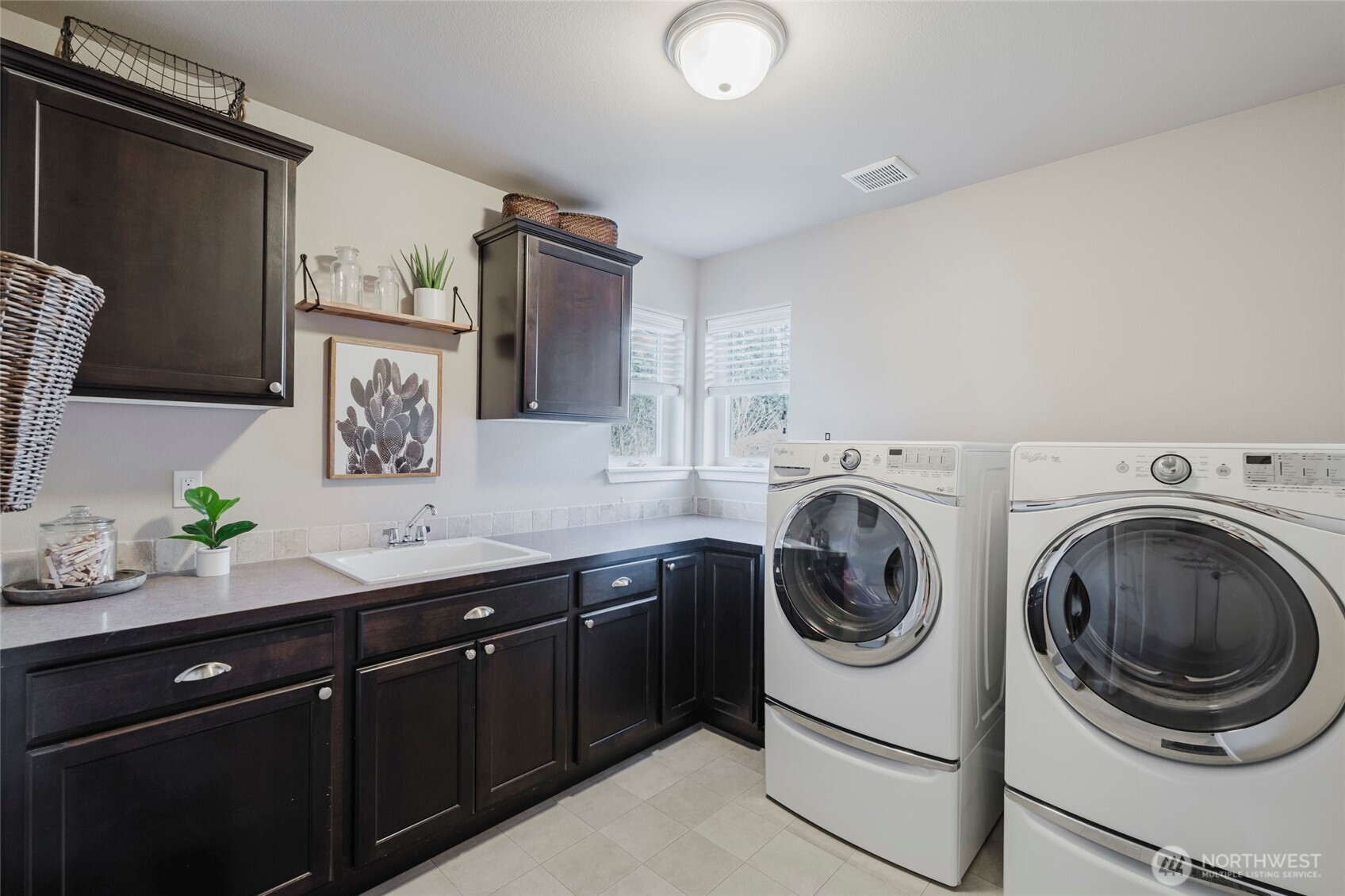 3822 Kingsbury Lane SE