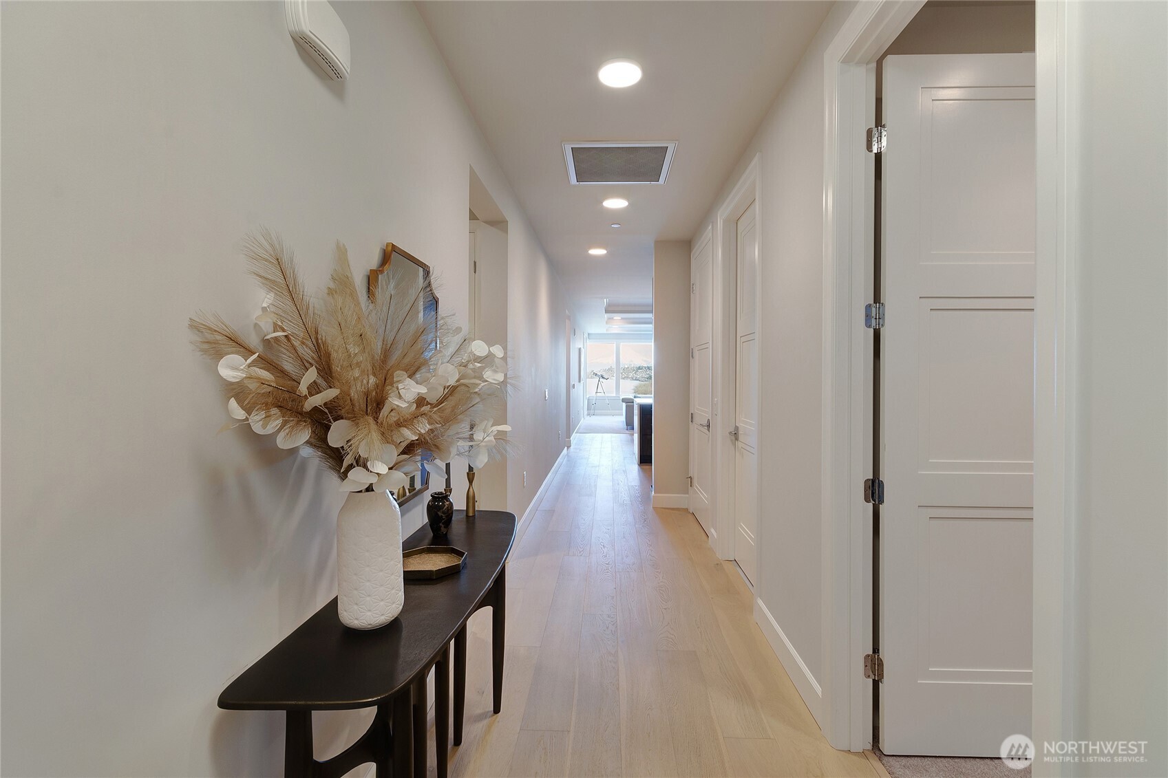 4907 Main Street E Unit: 717