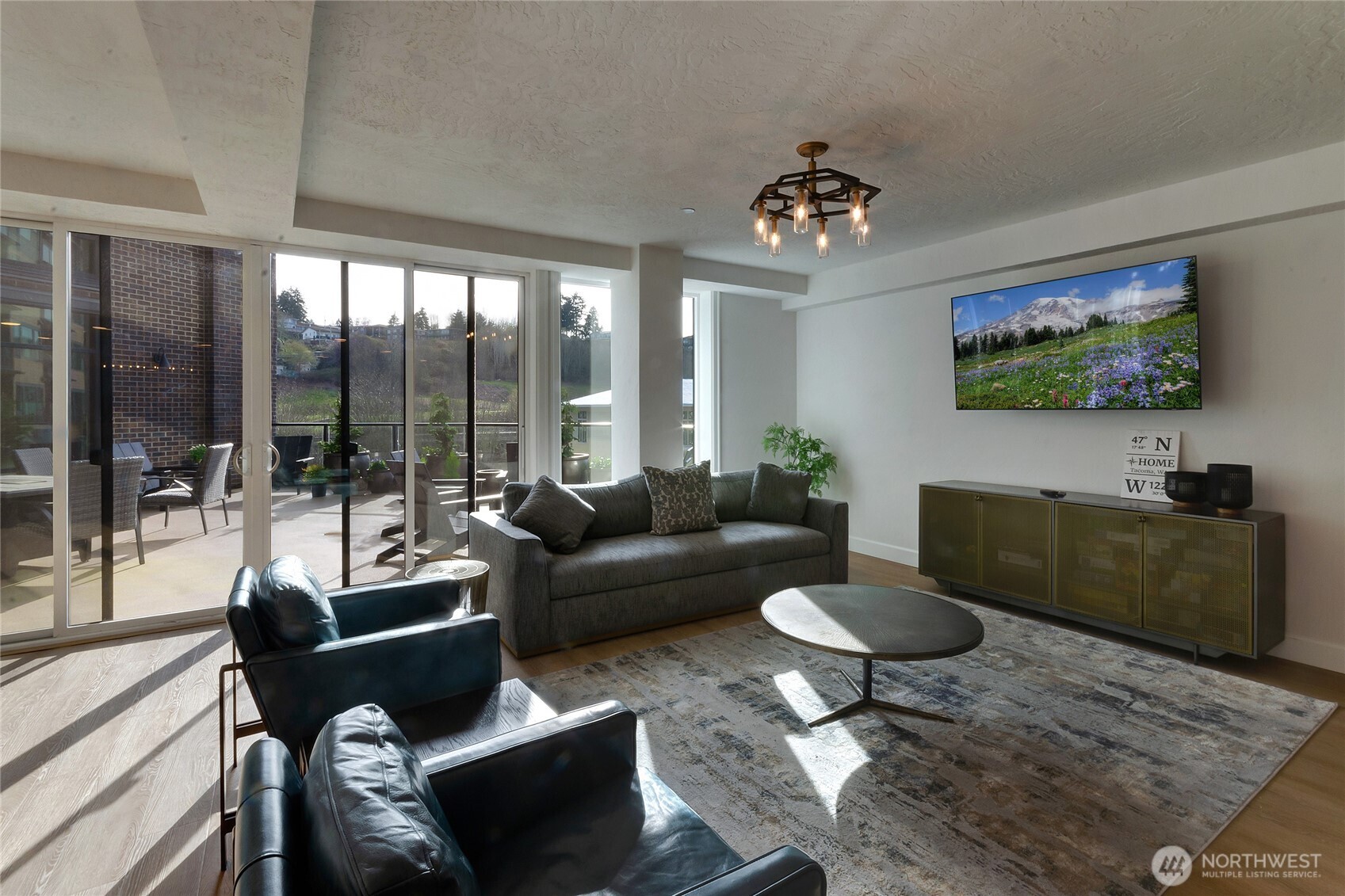 4907 Main Street E Unit: 717