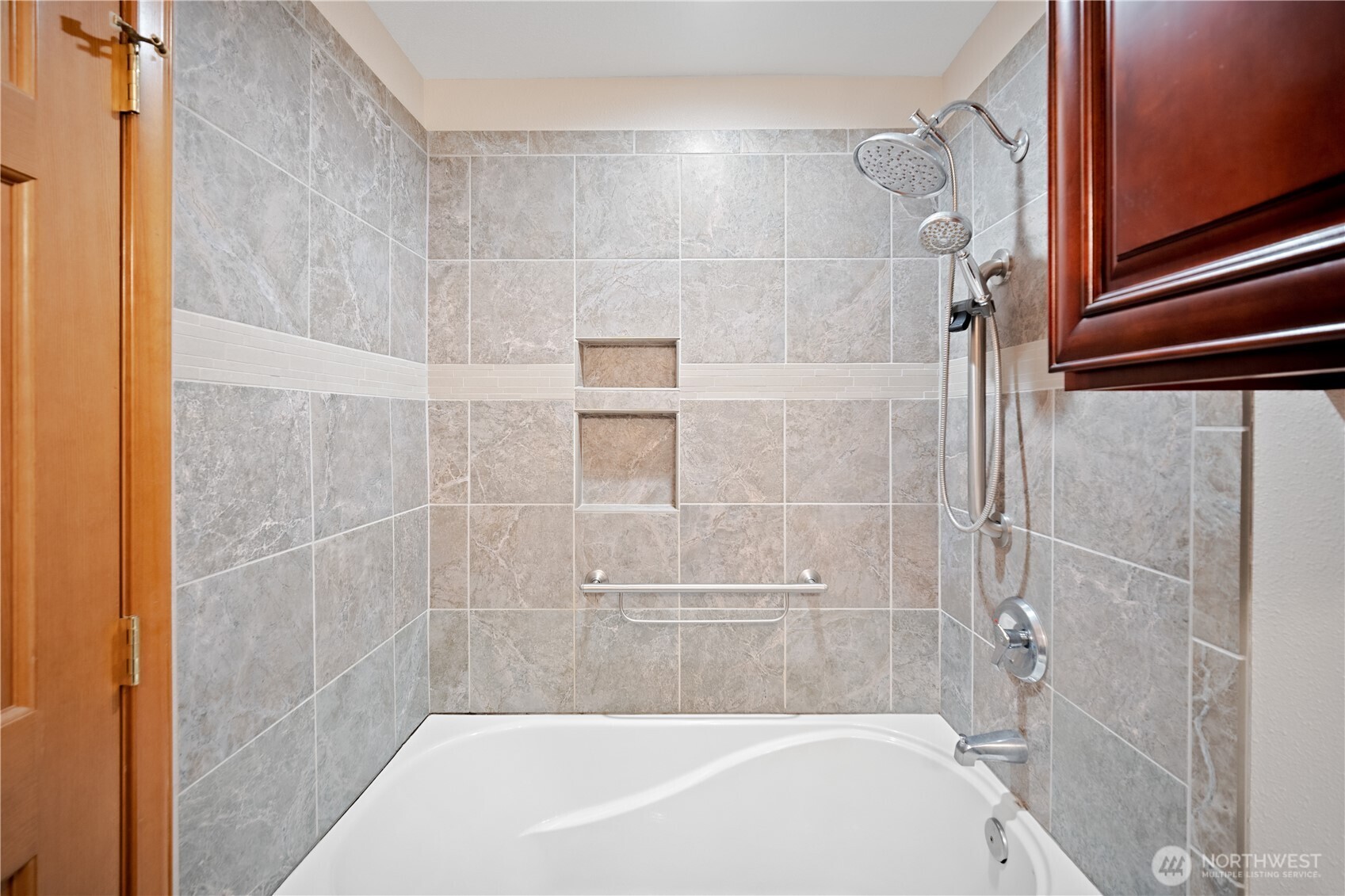 9113 Zircon Drive SW