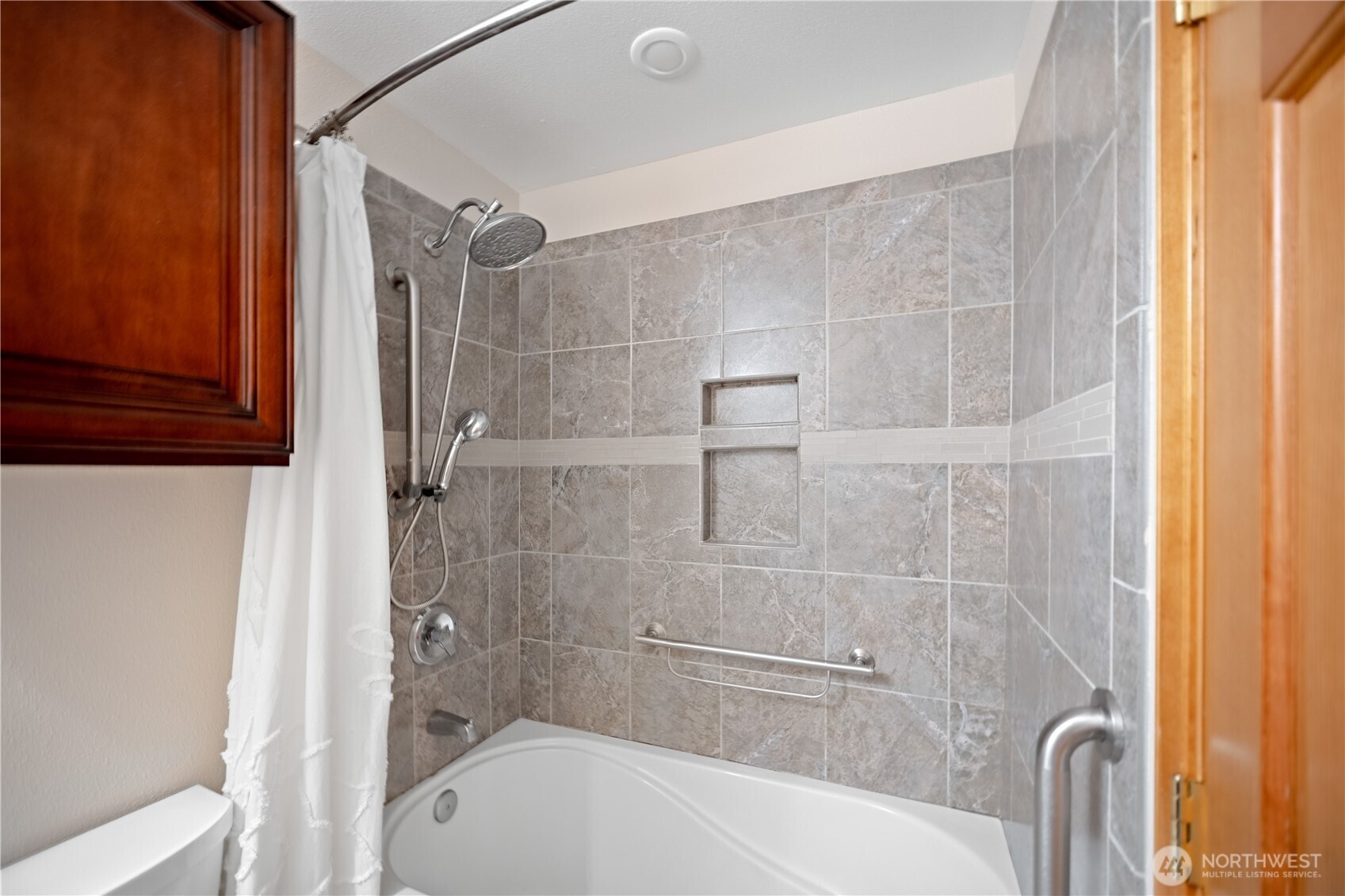 9113 Zircon Drive SW