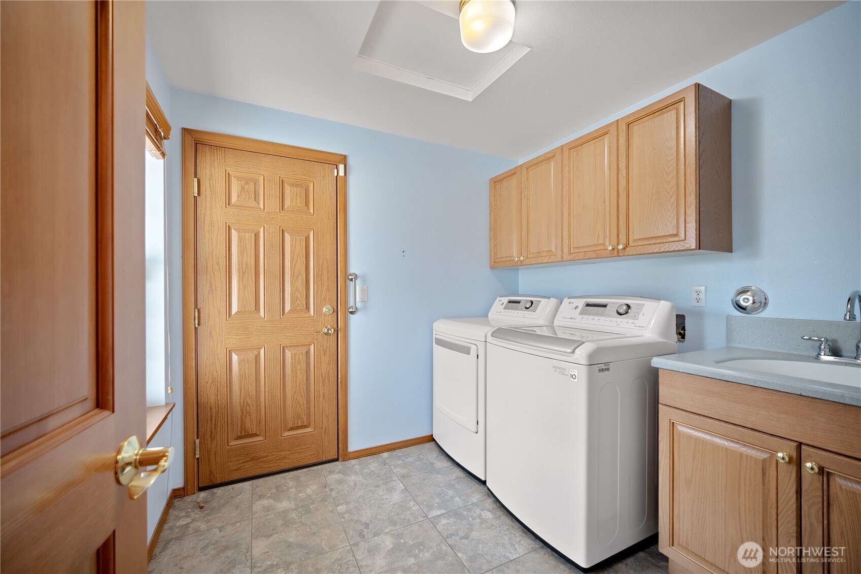 9113 Zircon Drive SW