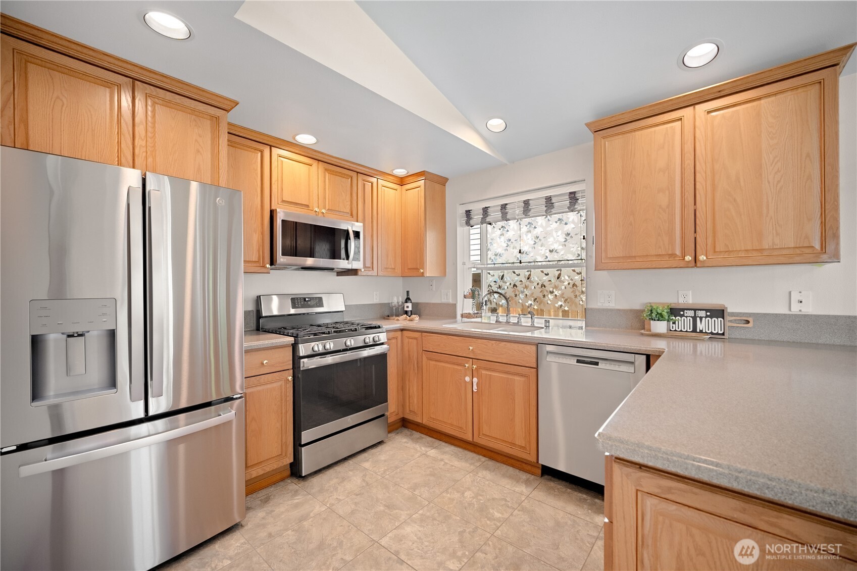 9113 Zircon Drive SW