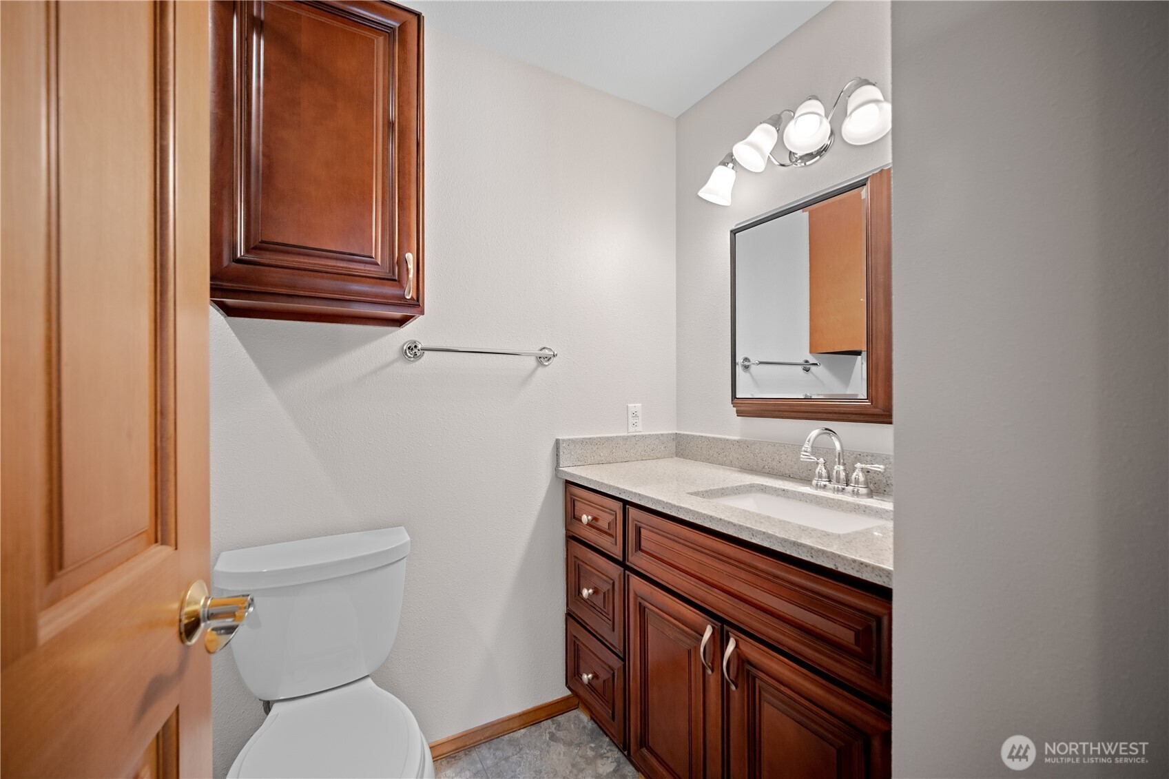 9113 Zircon Drive SW