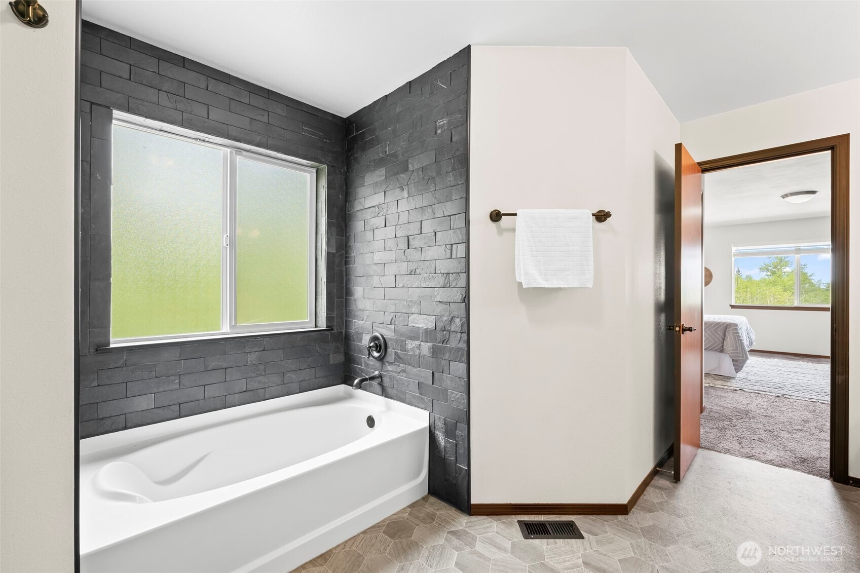 11211 Clear Lake North Road E