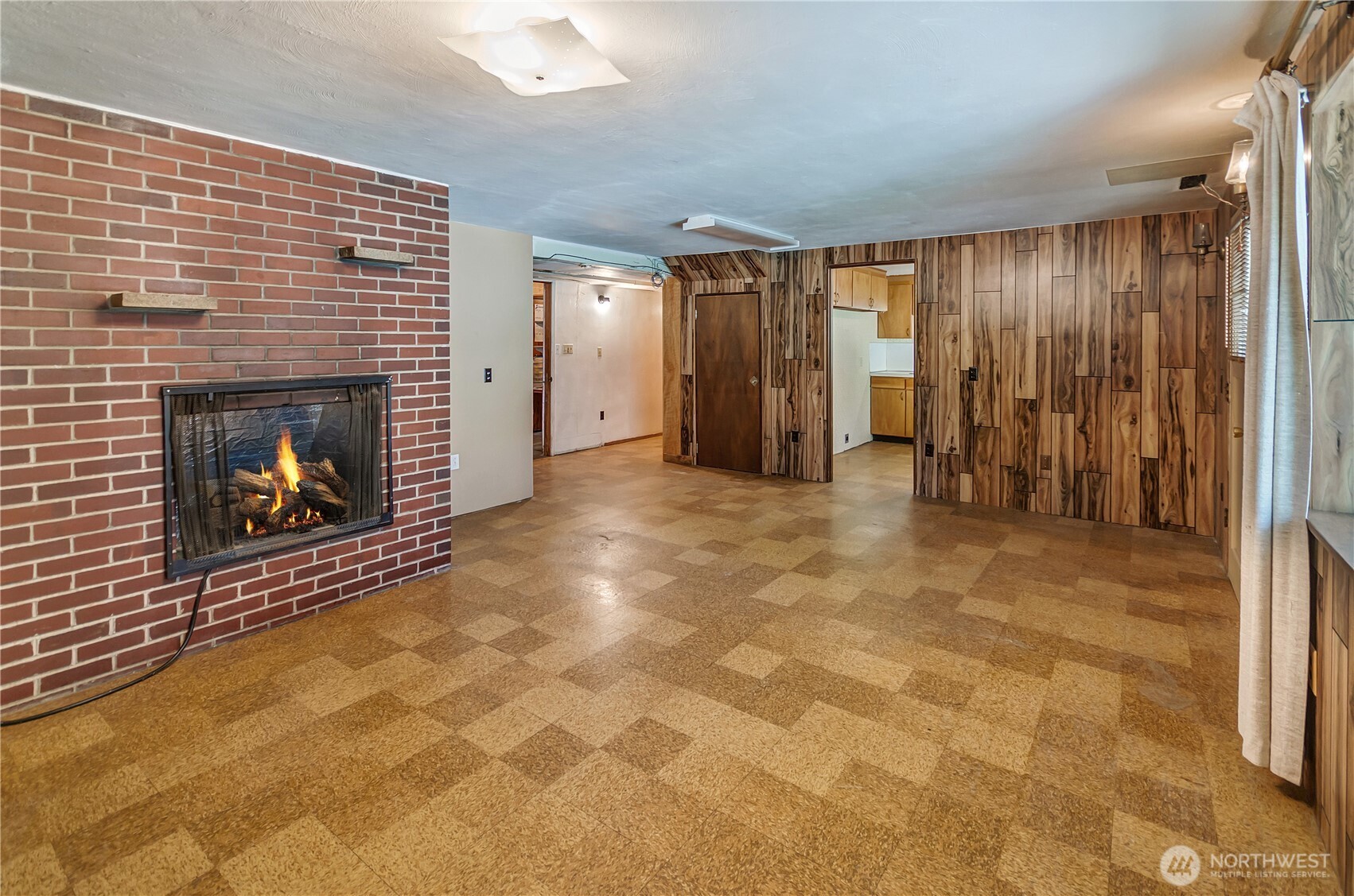 2734 Sunset Drive W