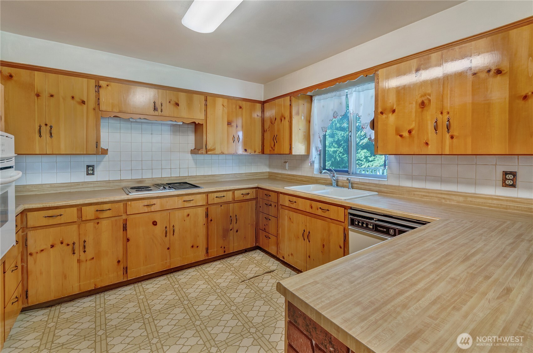 2734 Sunset Drive W