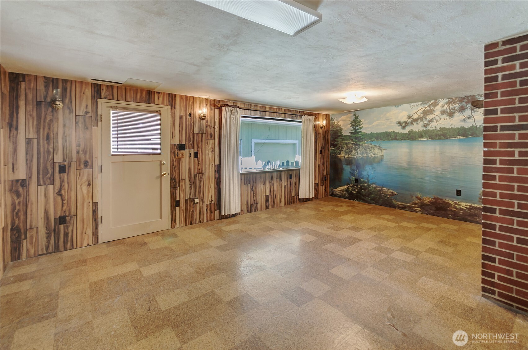 2734 Sunset Drive W