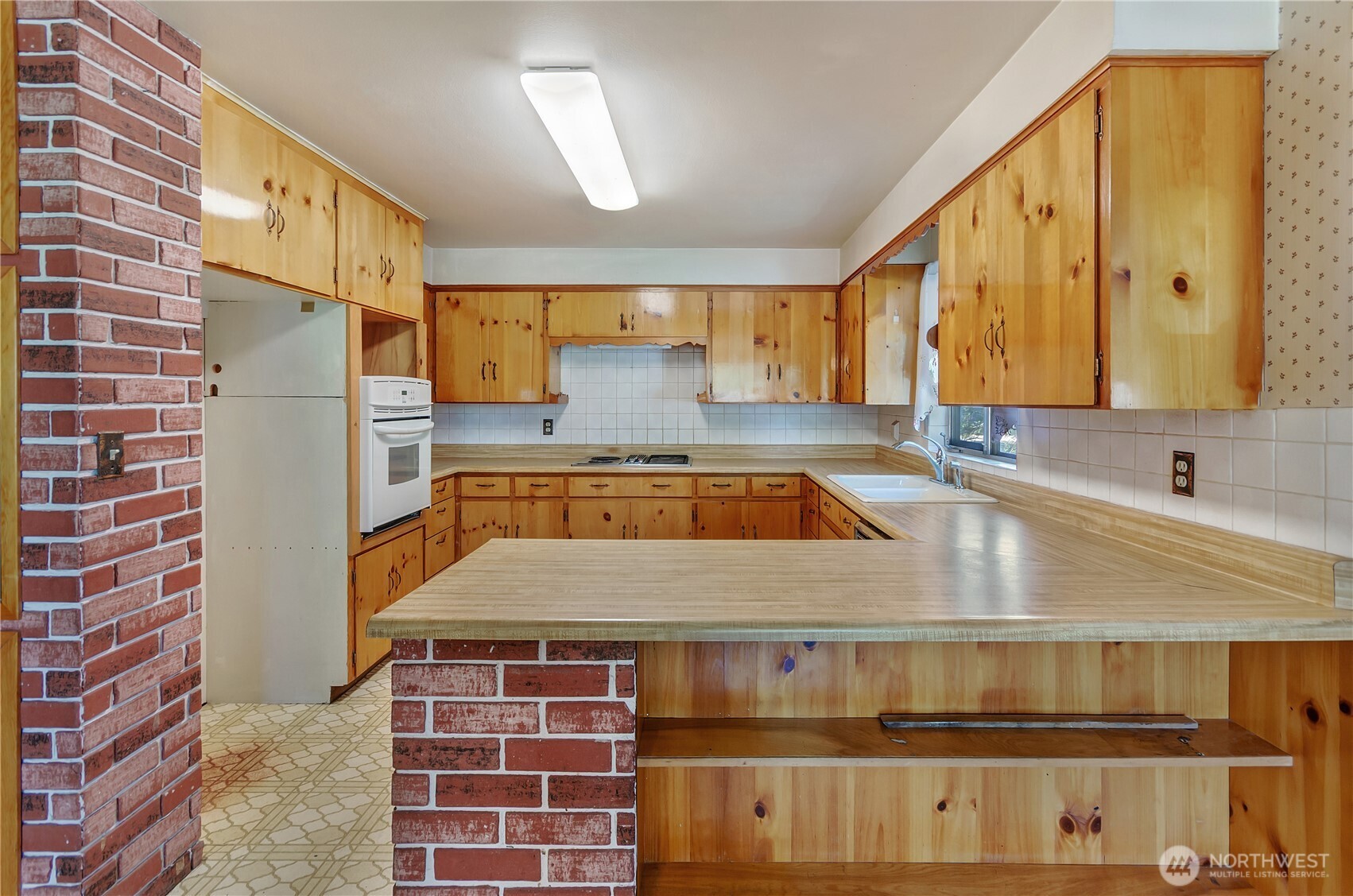 2734 Sunset Drive W