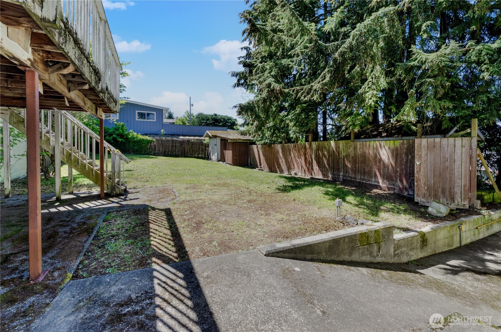 2734 Sunset Drive W