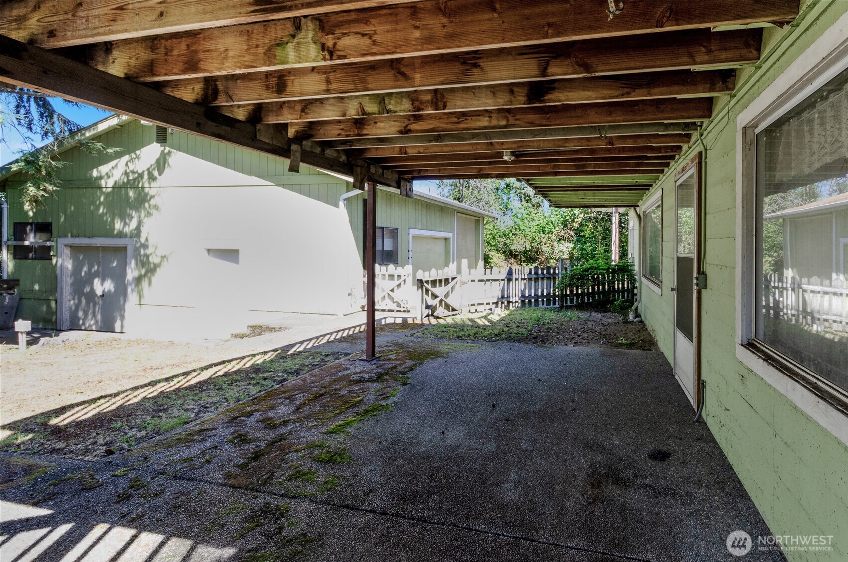2734 Sunset Drive W