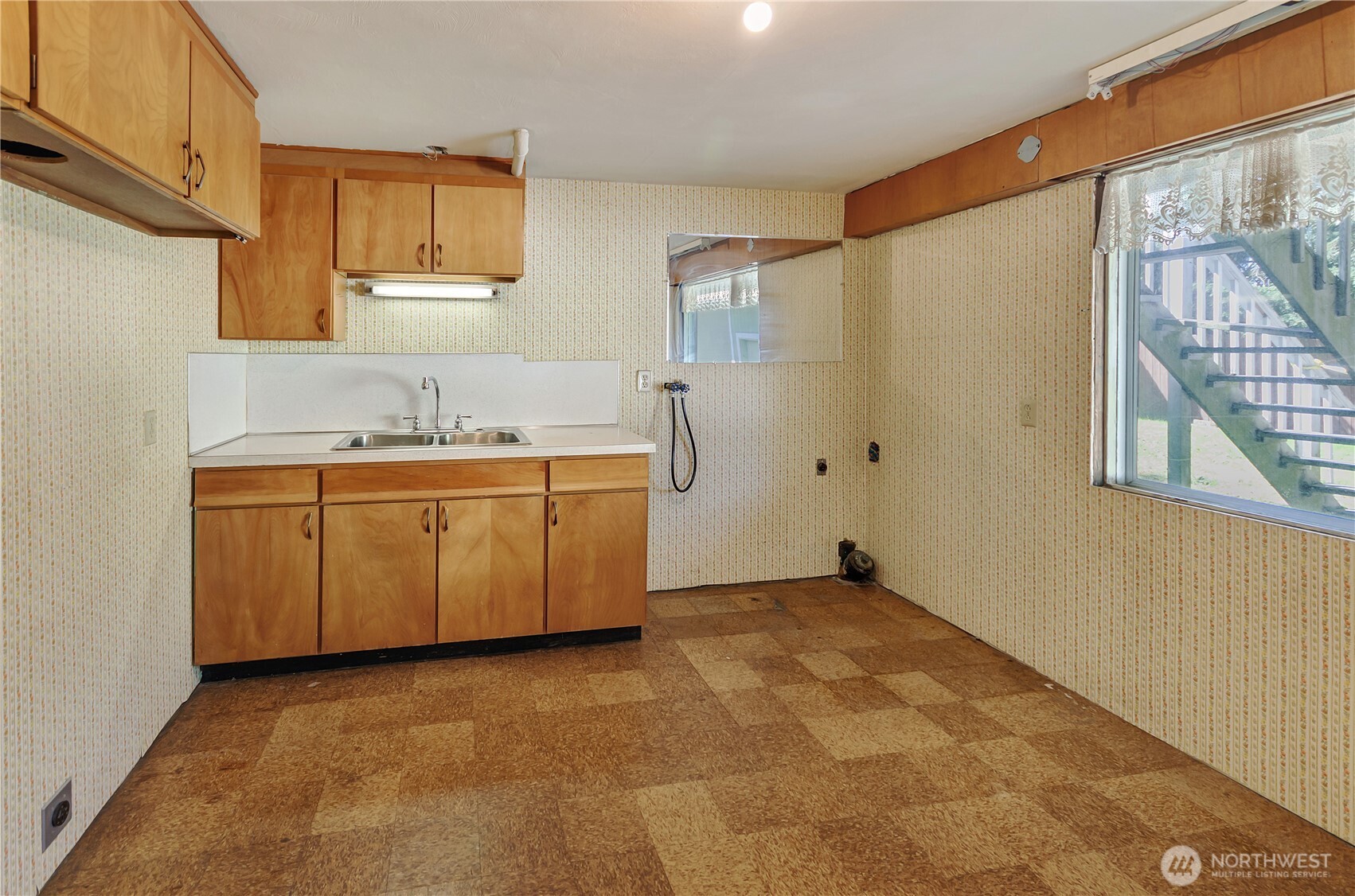2734 Sunset Drive W
