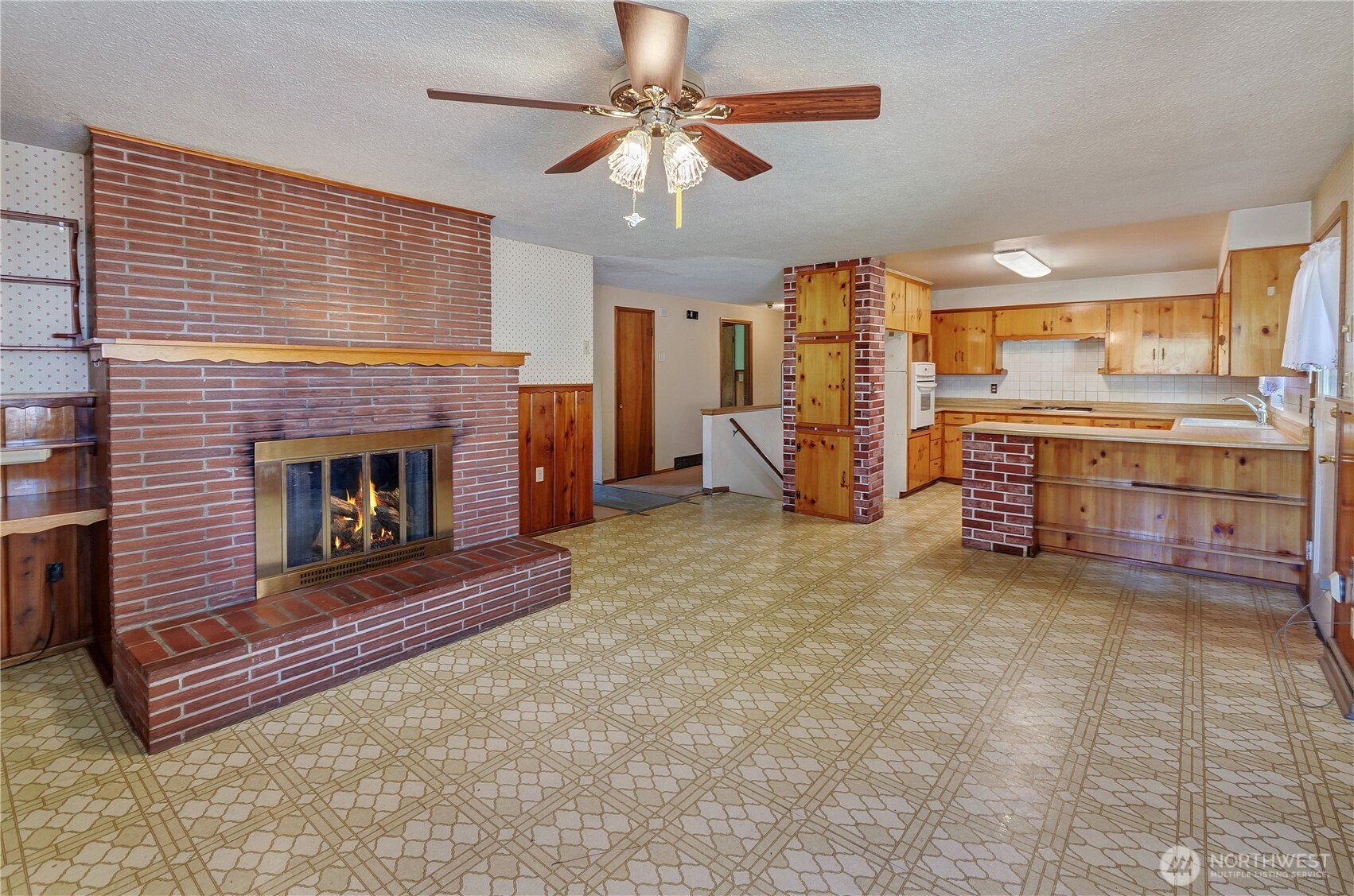 2734 Sunset Drive W