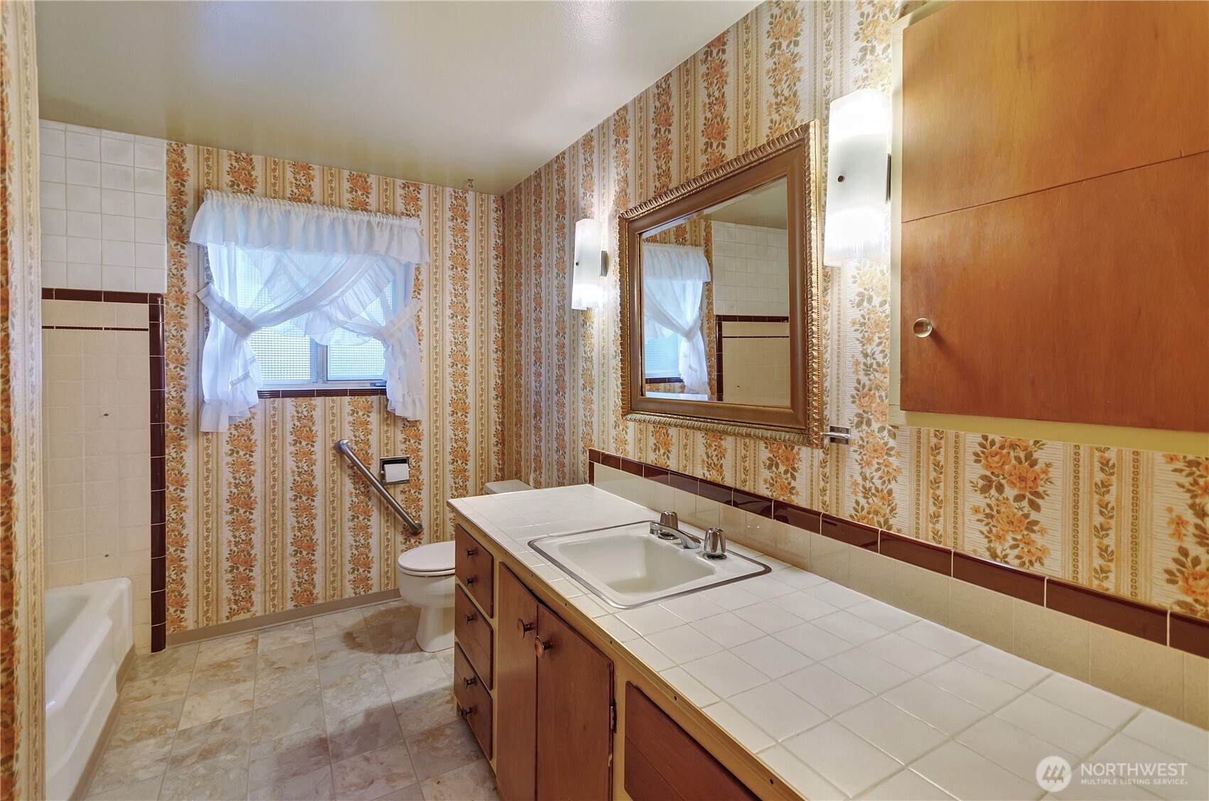 2734 Sunset Drive W