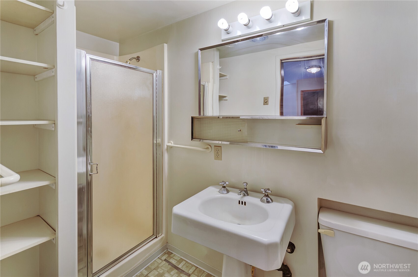 2734 Sunset Drive W