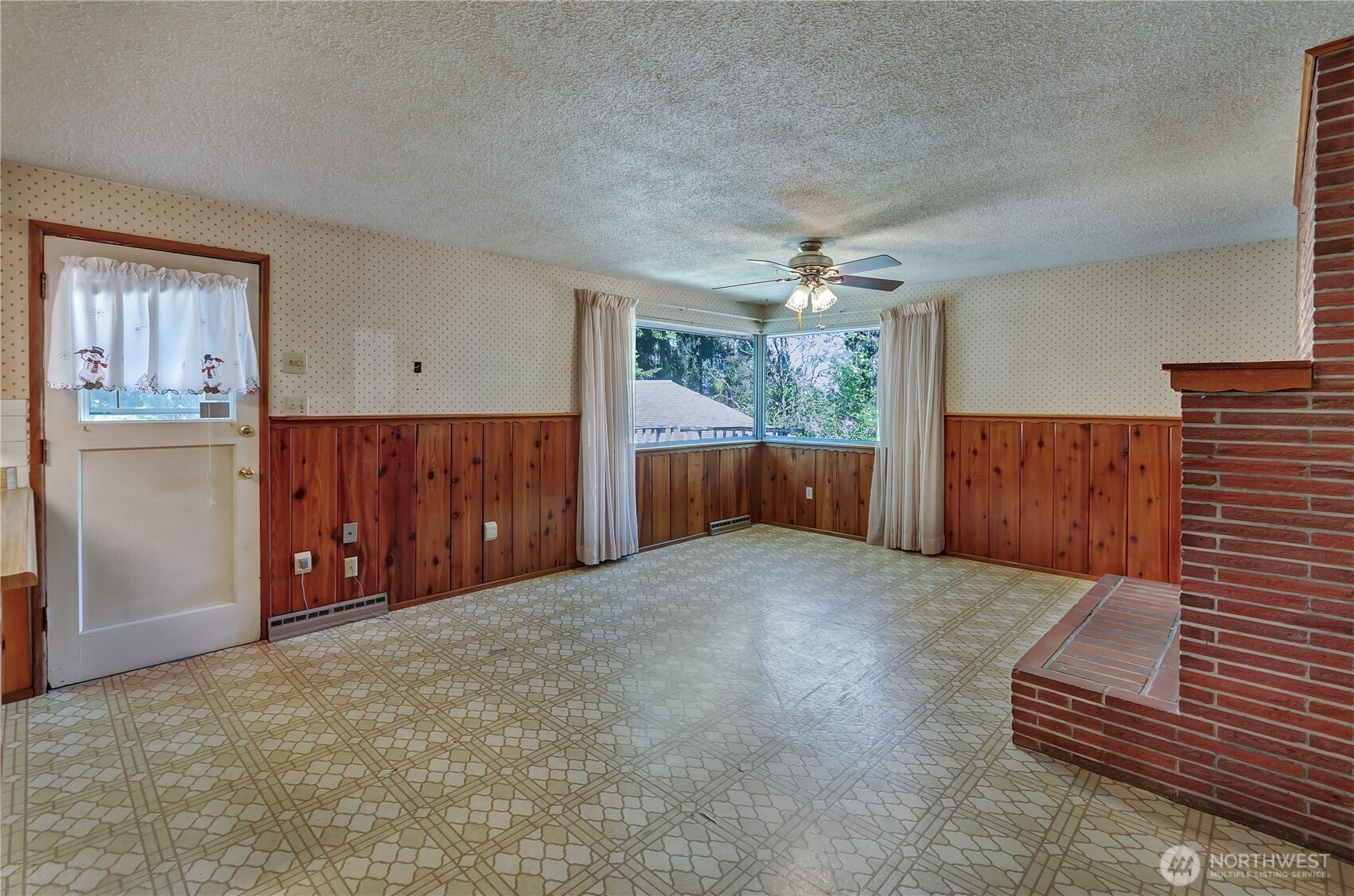 2734 Sunset Drive W